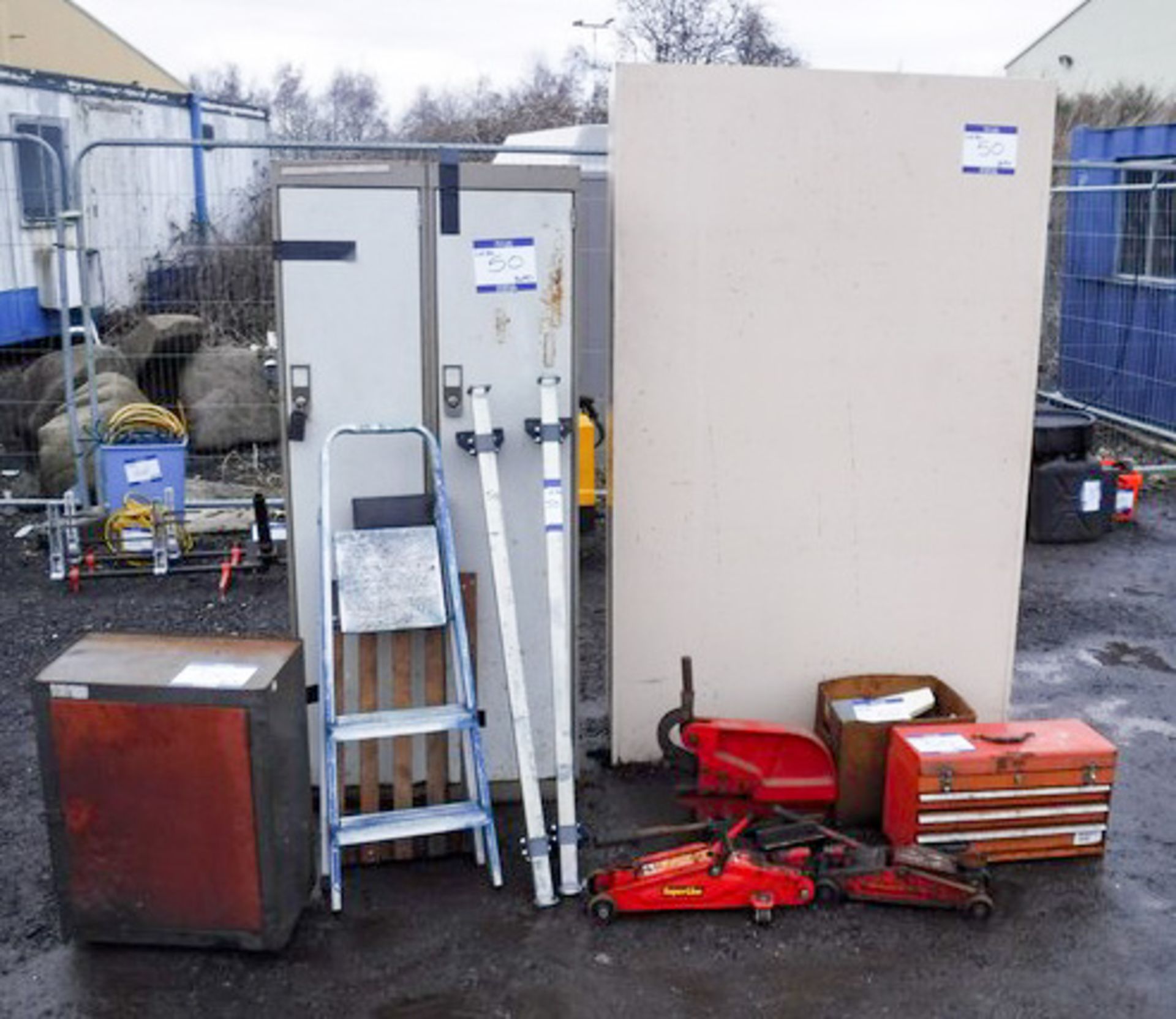 MIXED LOT OF STORAGE CABINET, DOUBLE LOCKERS, TOOL BOX & CABINET, CAR RAMPS, TROLLEY JACKS,