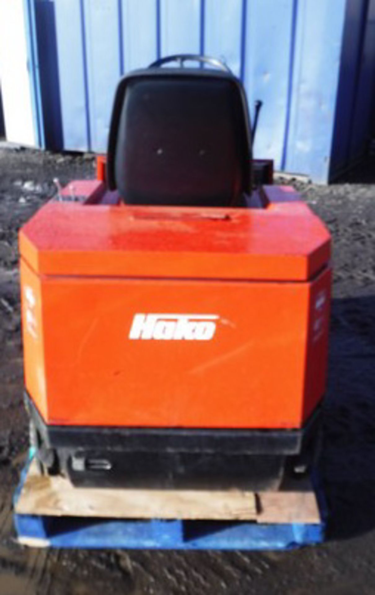 1997 HAKO 950 SWEEPING MACHINE, S/N 332, PETROL ENGINE - Image 4 of 8