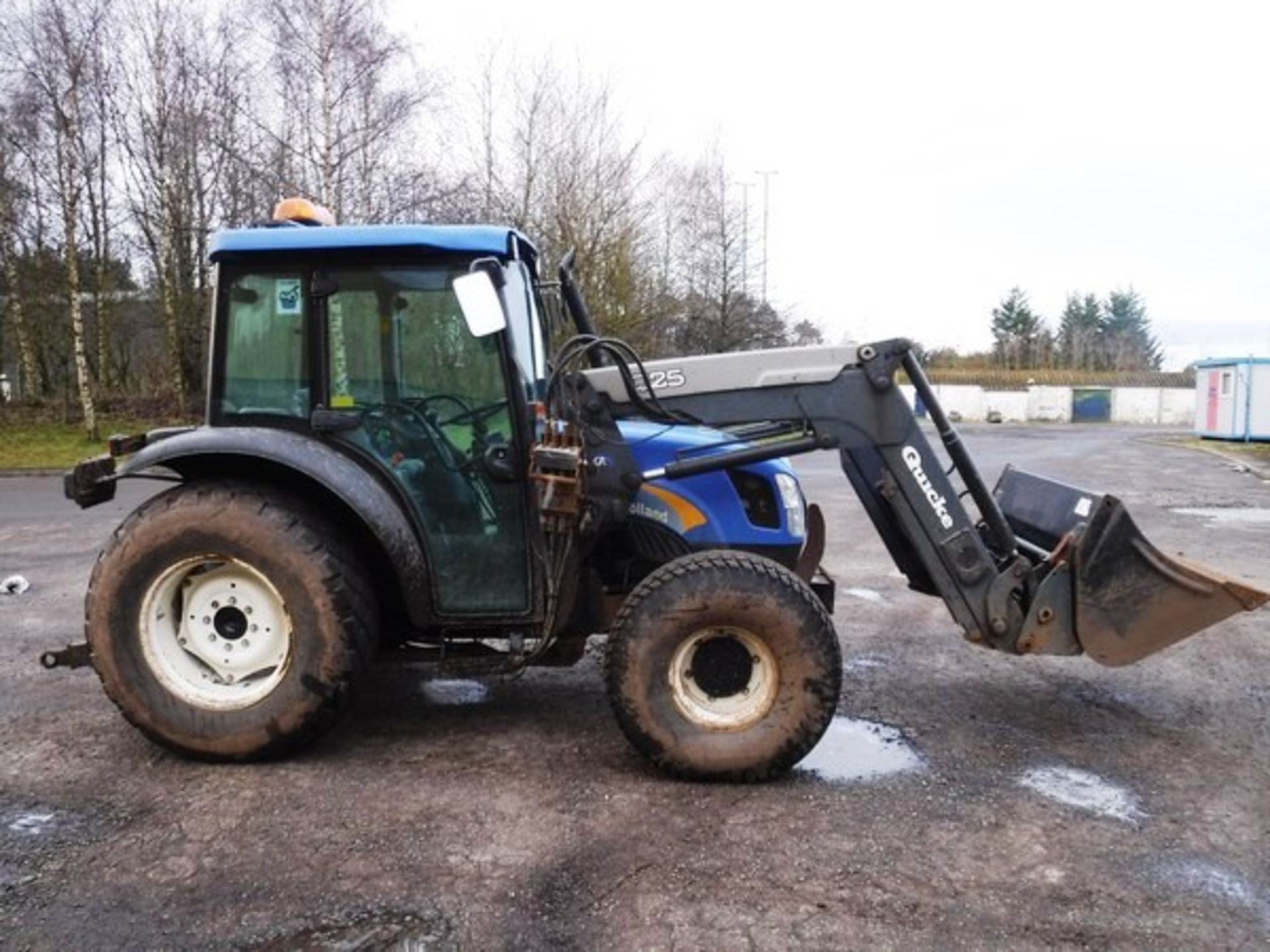 2008 NEW HOLLAND TN60 TRACTOR. REG NO SP08 DWY. SN 111054. GVW(TONNES) 4497, 3062HRS (NOT VERIFIED) - Image 38 of 40
