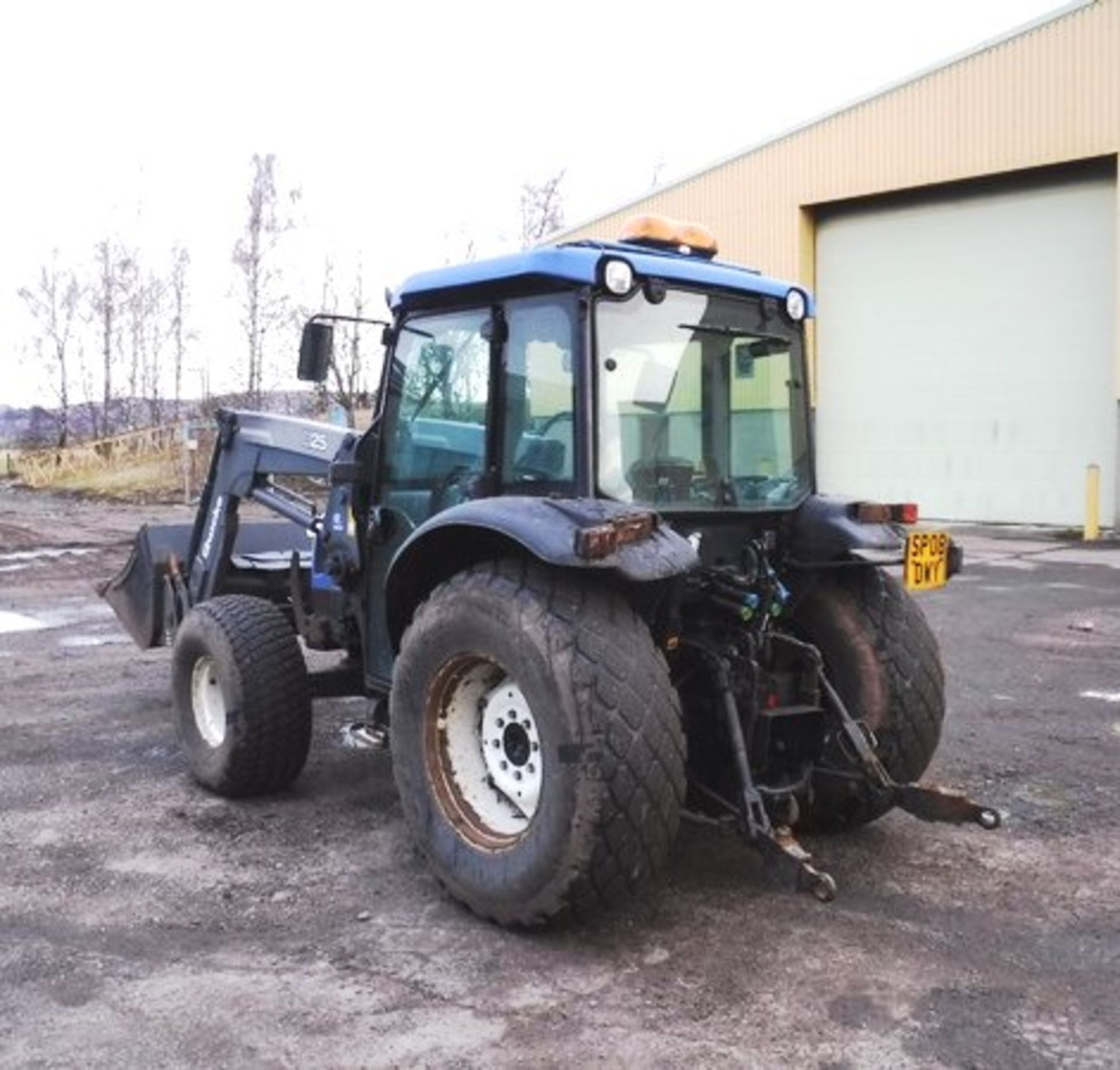 2008 NEW HOLLAND TN60 TRACTOR. REG NO SP08 DWY. SN 111054. GVW(TONNES) 4497, 3062HRS (NOT VERIFIED) - Image 6 of 40