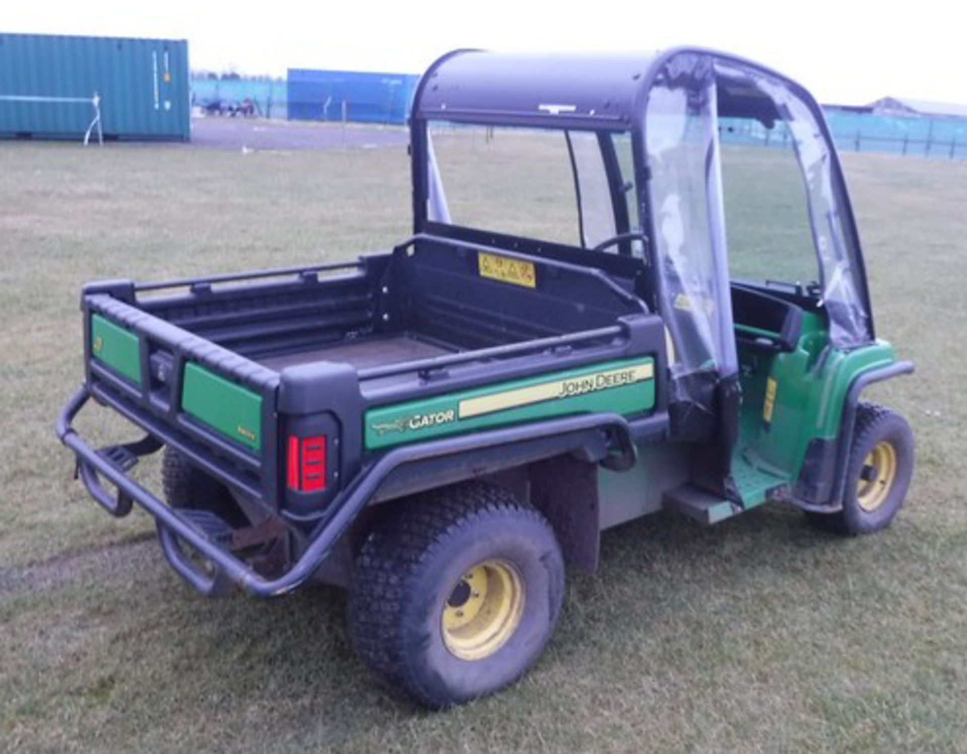 2015 JOHN DEERE E GATOR, S/N 100212, TWIN AXLE, 182HRS (NOT VERIFIED), MANUAL TIPPER - Image 8 of 12