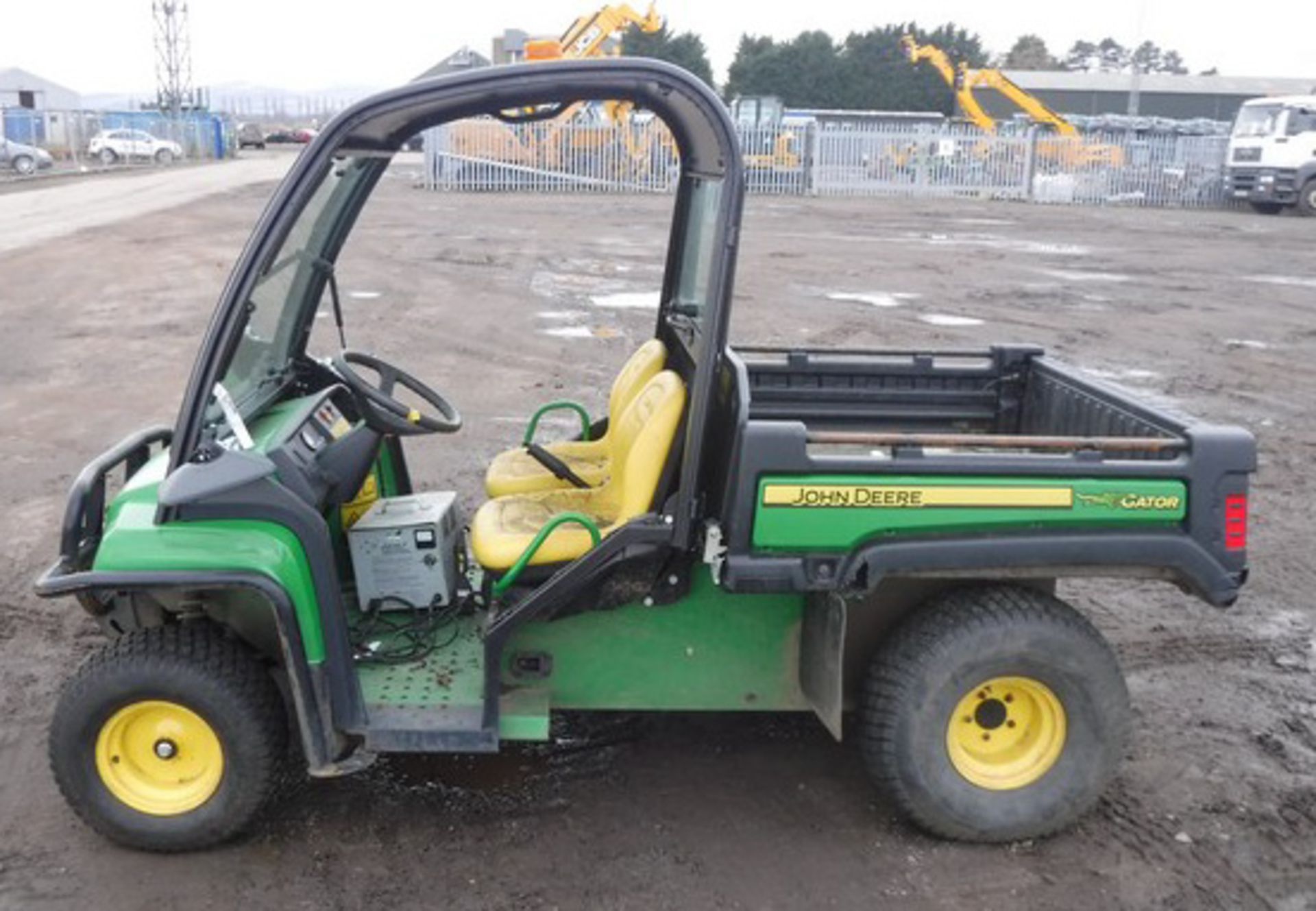 2014 JOHN DEERE E GATOR, S/N 060289, 2 TWIN AXLE, NEEDS BATTERIES, MANUAL TIPPER - Image 8 of 10