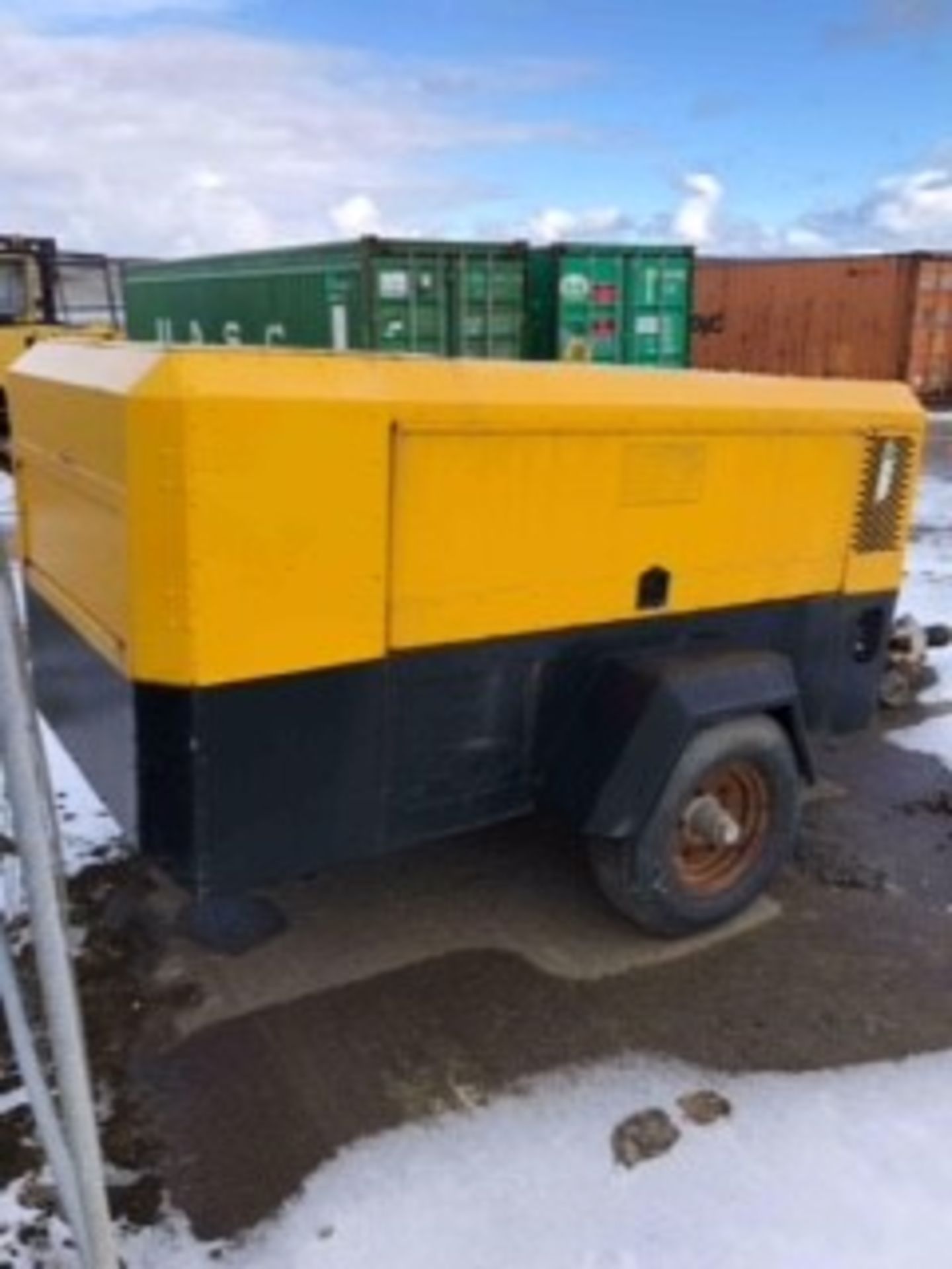 2000 INGERSOLL-RAND P380 (YELLOW) SN SLZXP380PYY656020. GENERAL WEAR AND TEAR TO BODY WORK. (USED.