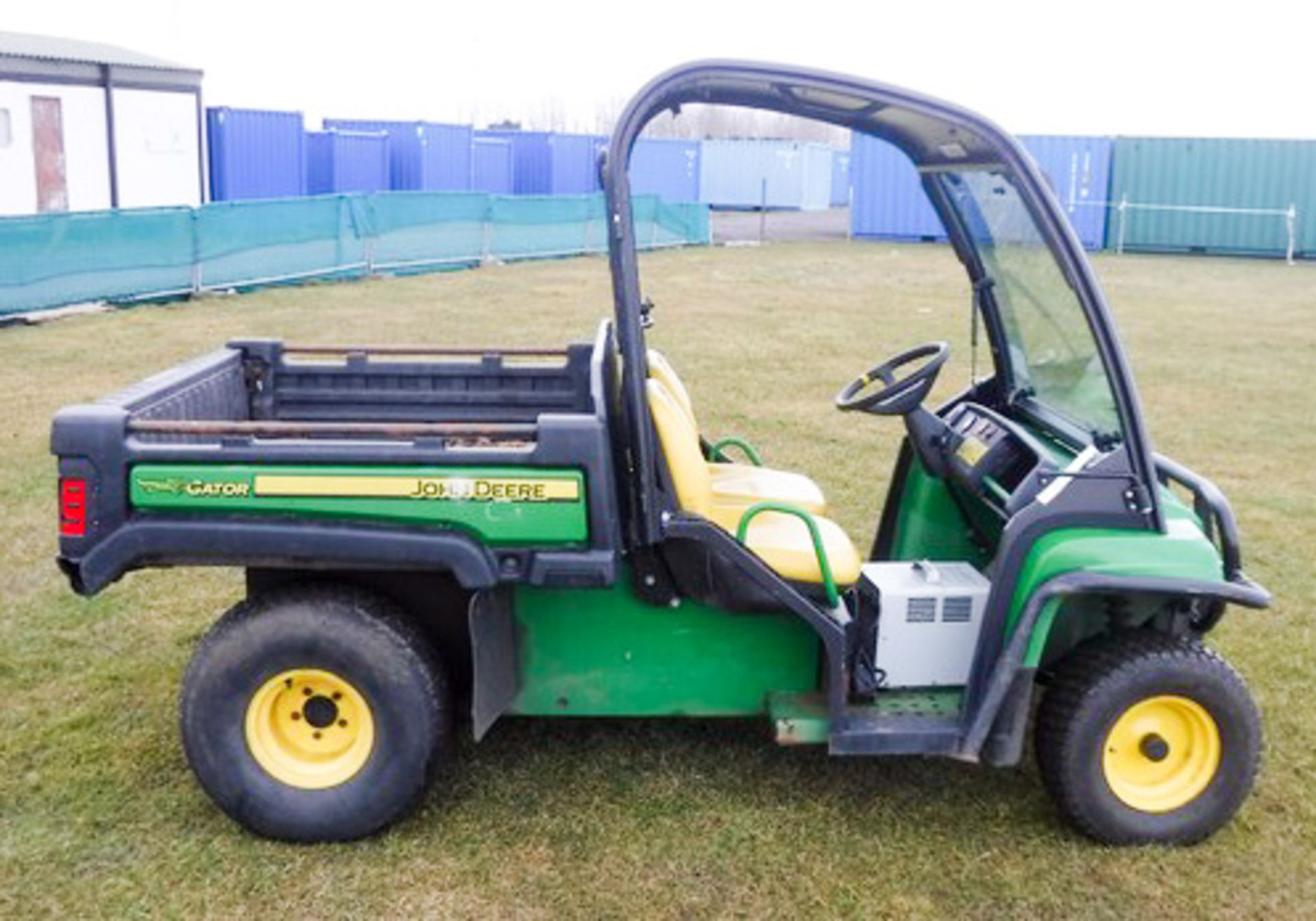 2013 JOHN DEERE E GATOR, S/N 06297, TWIN AXLES, 563HRS (NOT VERIFIED), MANUAL TIPPER - Image 8 of 13