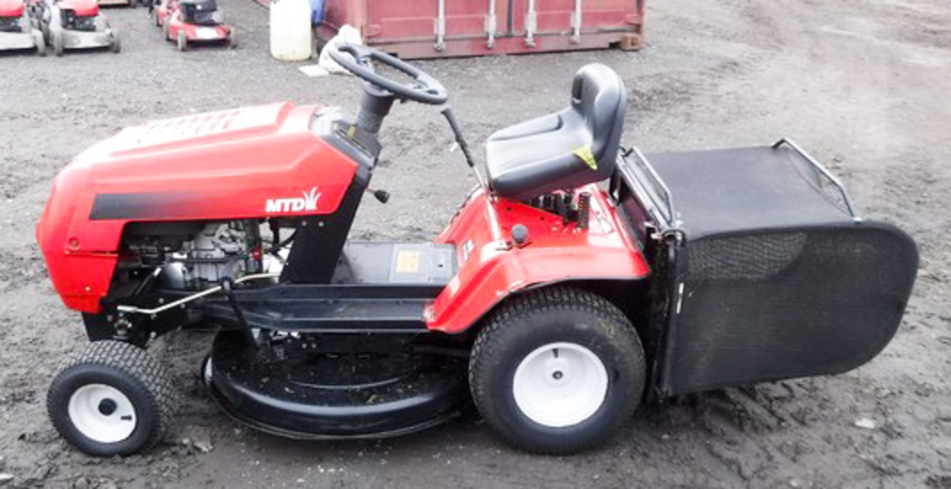 MTD RH115/76 RIDE ON MOWER FOR SPARES OR REPAIR - Bild 8 aus 10