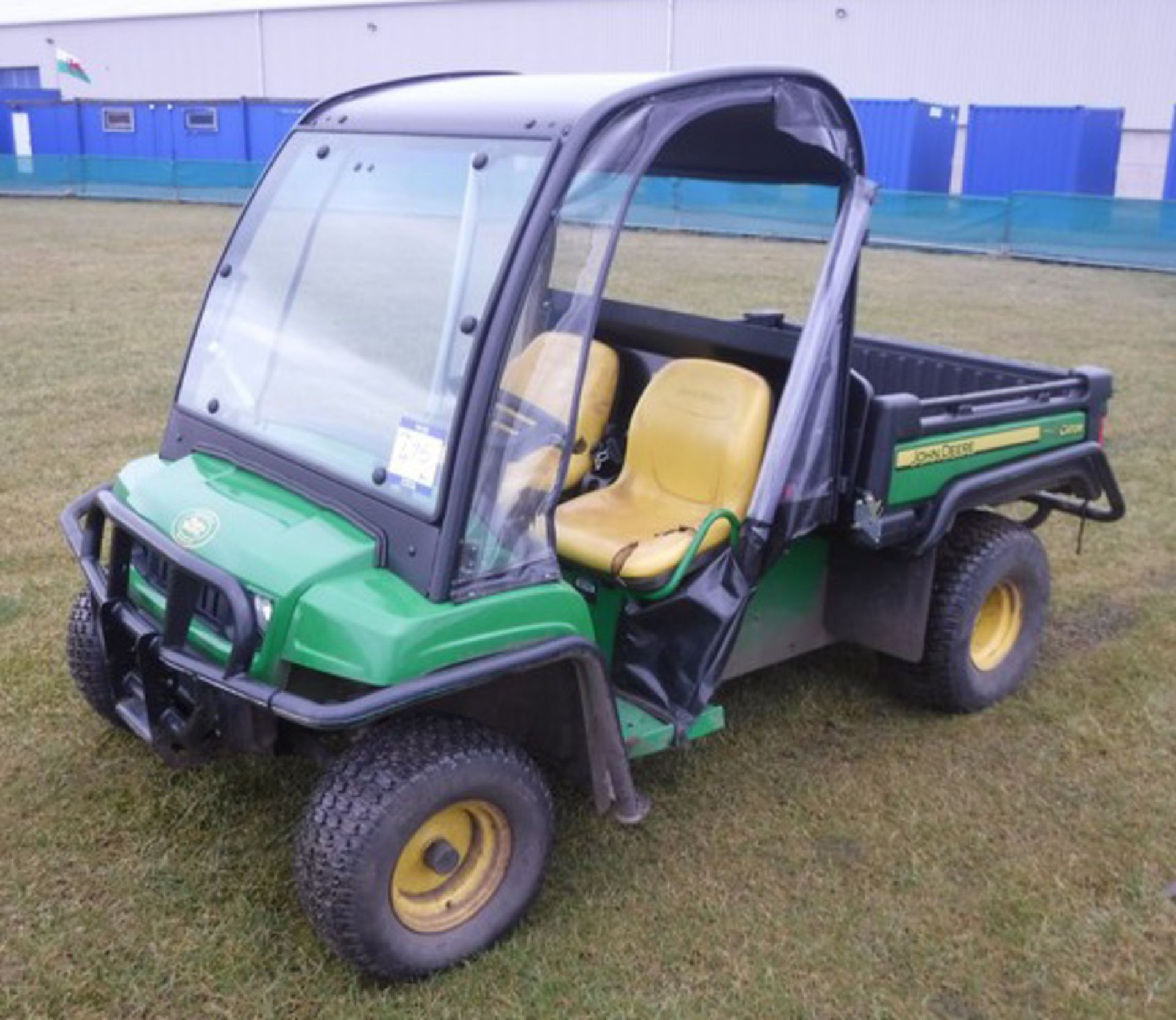 2015 JOHN DEERE E GATOR, S/N 100212, TWIN AXLE, 182HRS (NOT VERIFIED), MANUAL TIPPER