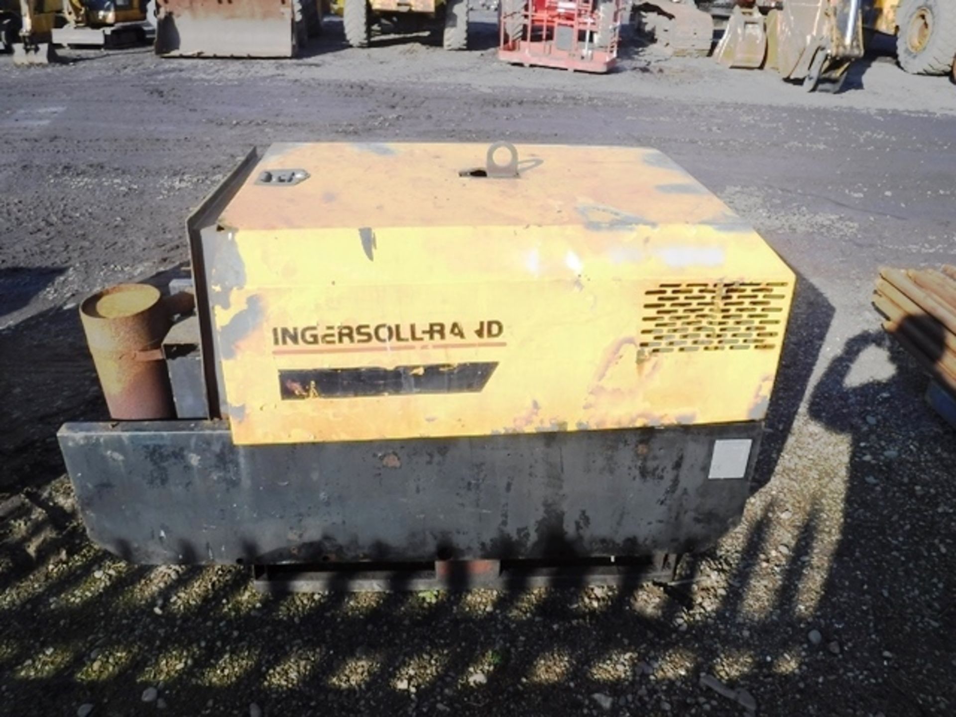 INGERSOLL RAND AIR COMPRESSOR ON FRAME. - Image 2 of 6