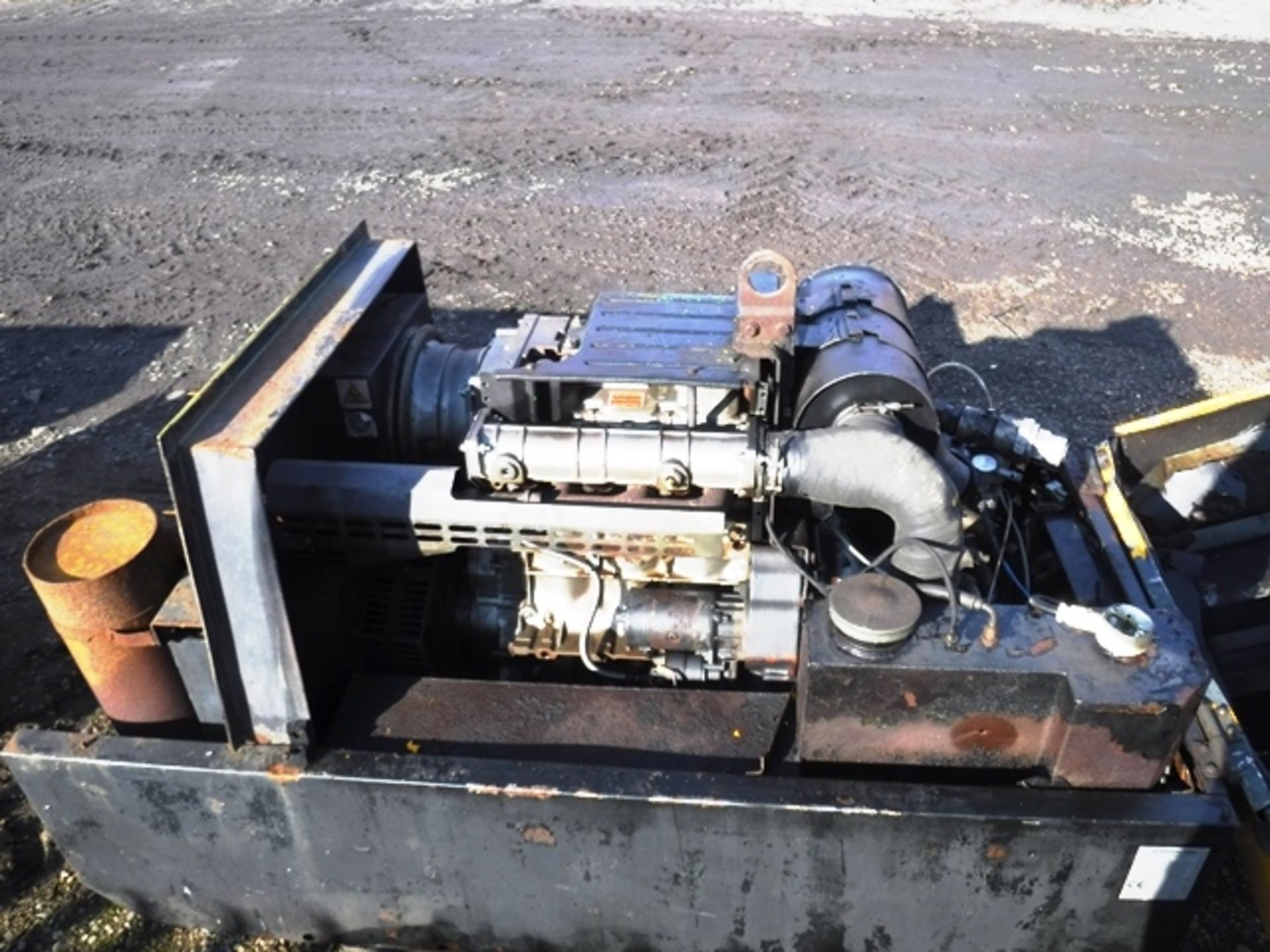 INGERSOLL RAND AIR COMPRESSOR ON FRAME. - Image 3 of 6