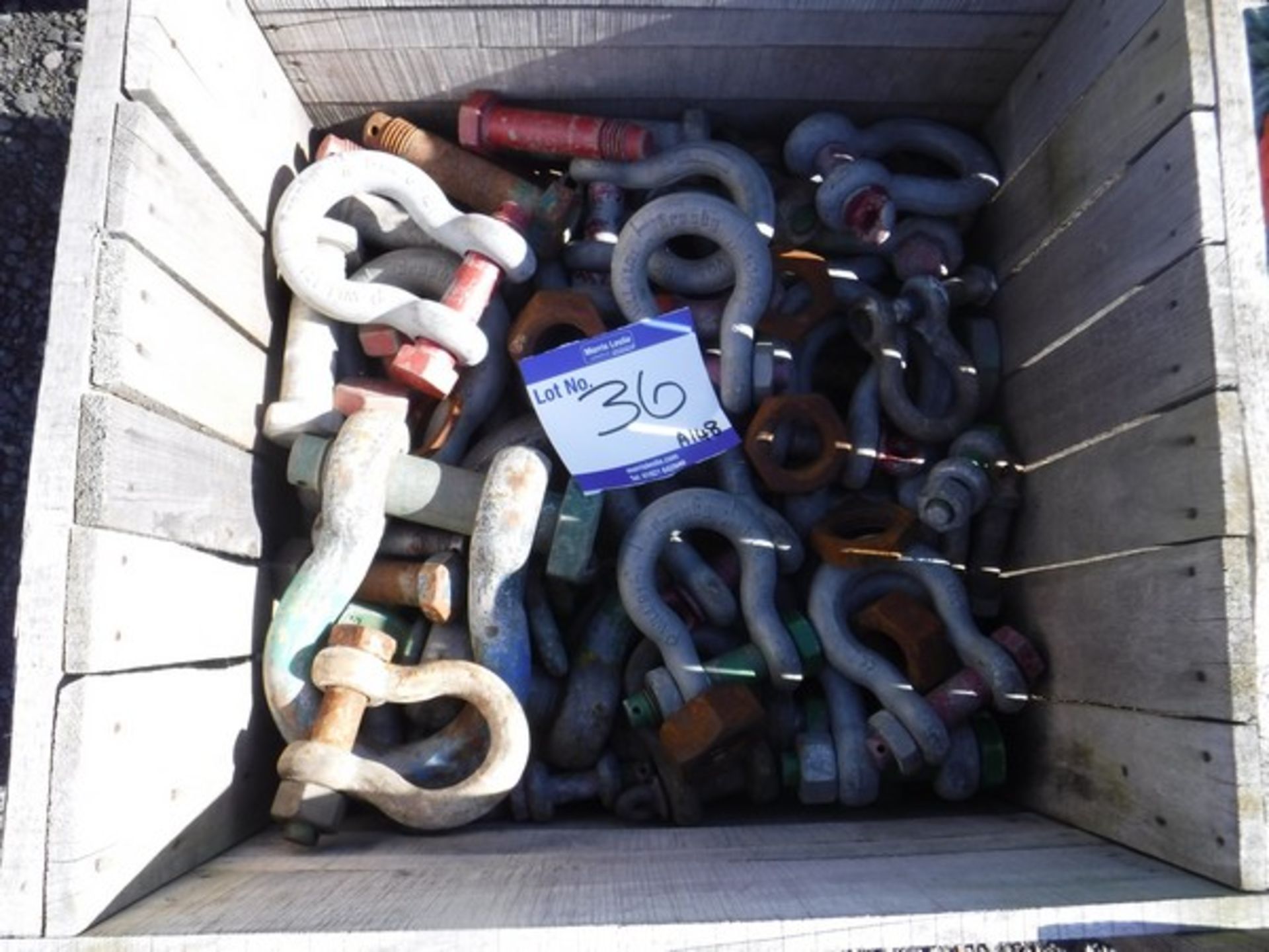 BOX CONTAINING VARIOUS SIZE LIFTING SHACKLES & PALLET WITH WIRE SLINGS