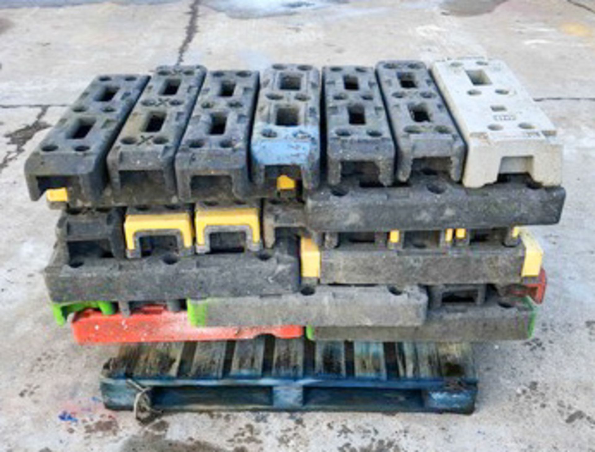 1 X PALLET OF SECURITY FENCING FEET