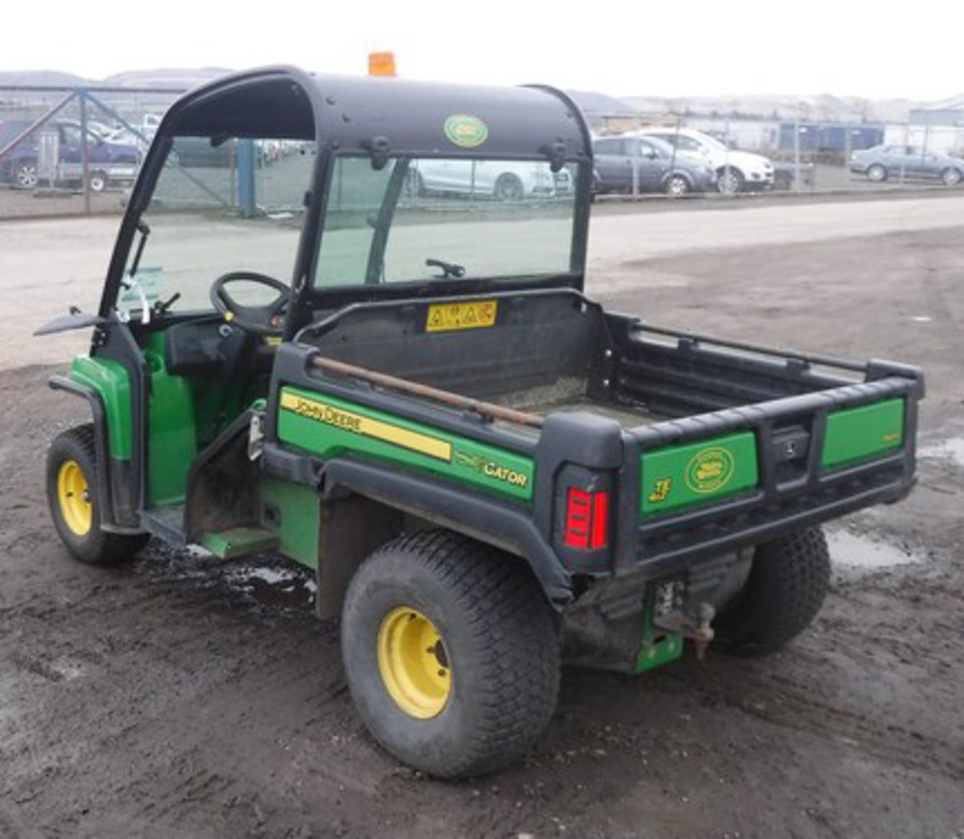 2014 JOHN DEERE E GATOR, S/N 060289, 2 TWIN AXLE, NEEDS BATTERIES, MANUAL TIPPER - Image 7 of 10