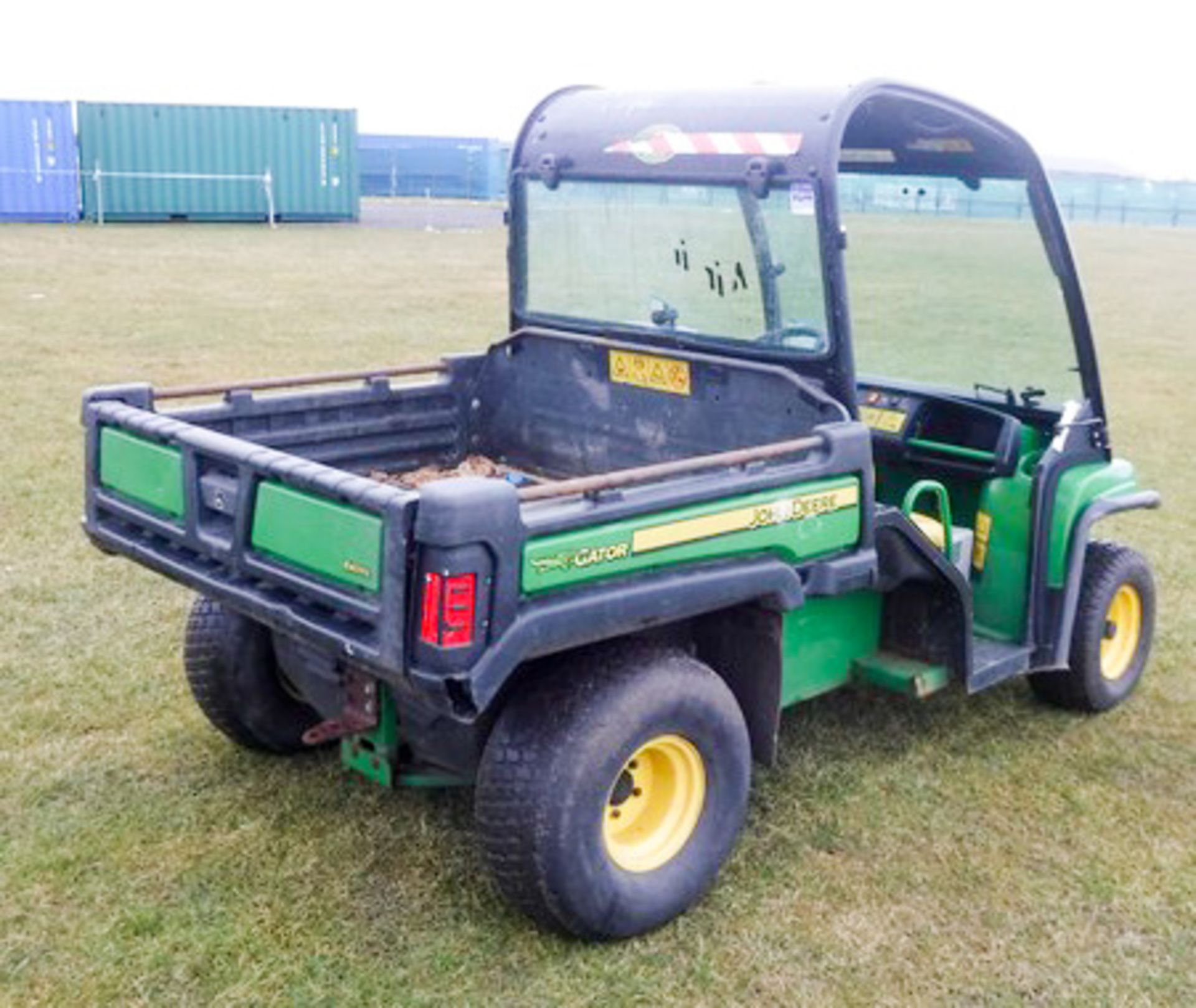 2013 JOHN DEERE E GATOR, S/N 06297, TWIN AXLES, 563HRS (NOT VERIFIED), MANUAL TIPPER - Image 9 of 13