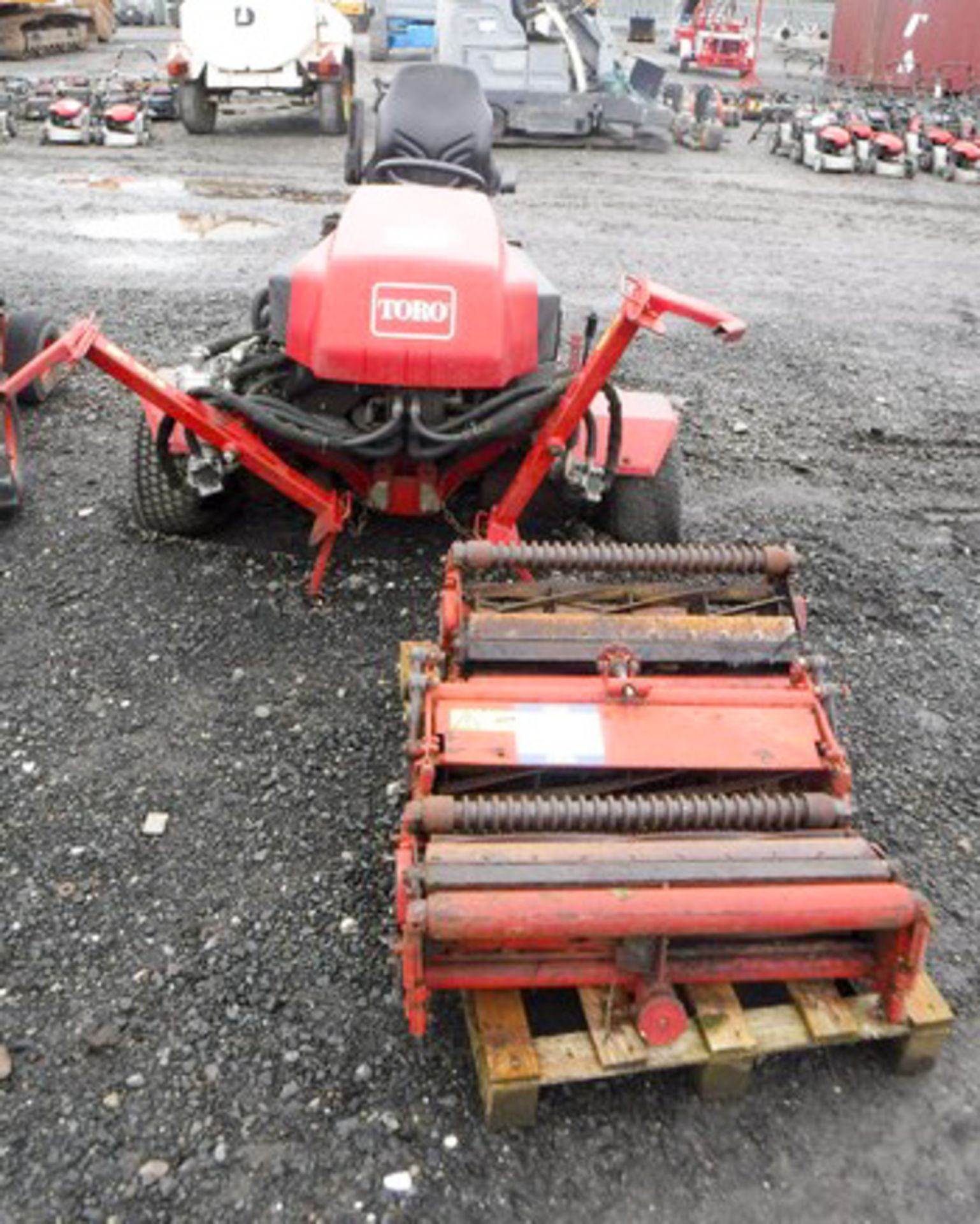 TORO ROADMASTER 2300-D, 2 AXLES, 2888HRS (NOT VERIFIED) & 3 UNITS ON PALLETS - Image 2 of 8