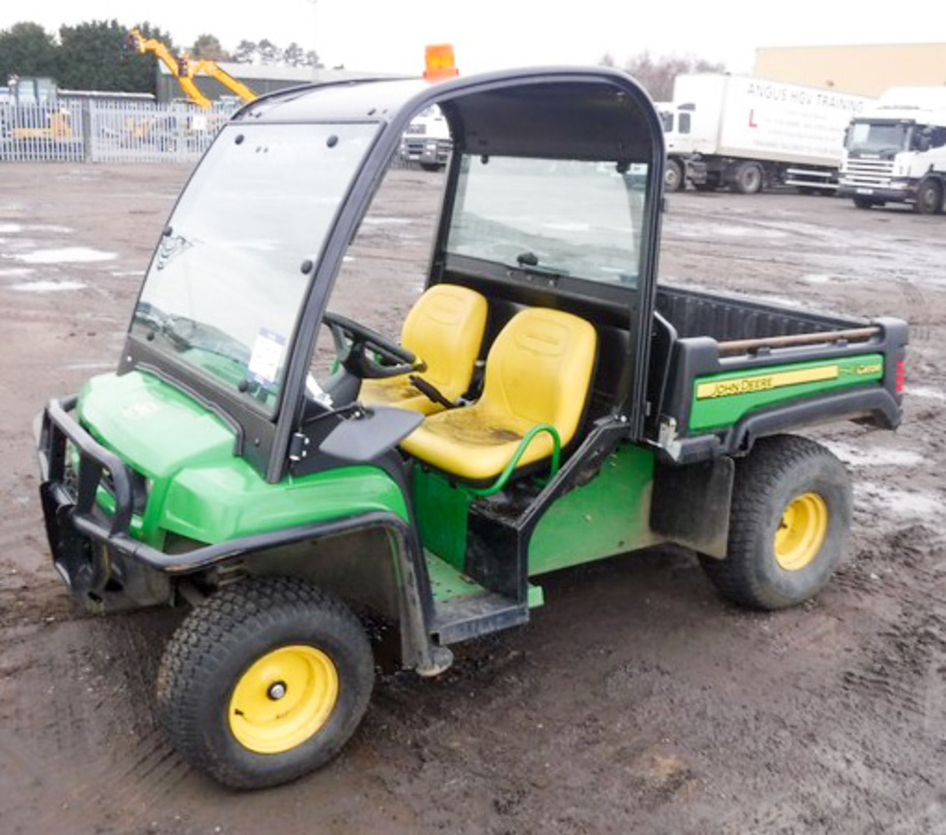 2014 JOHN DEERE E GATOR, S/N 060289, 2 TWIN AXLE, NEEDS BATTERIES, MANUAL TIPPER