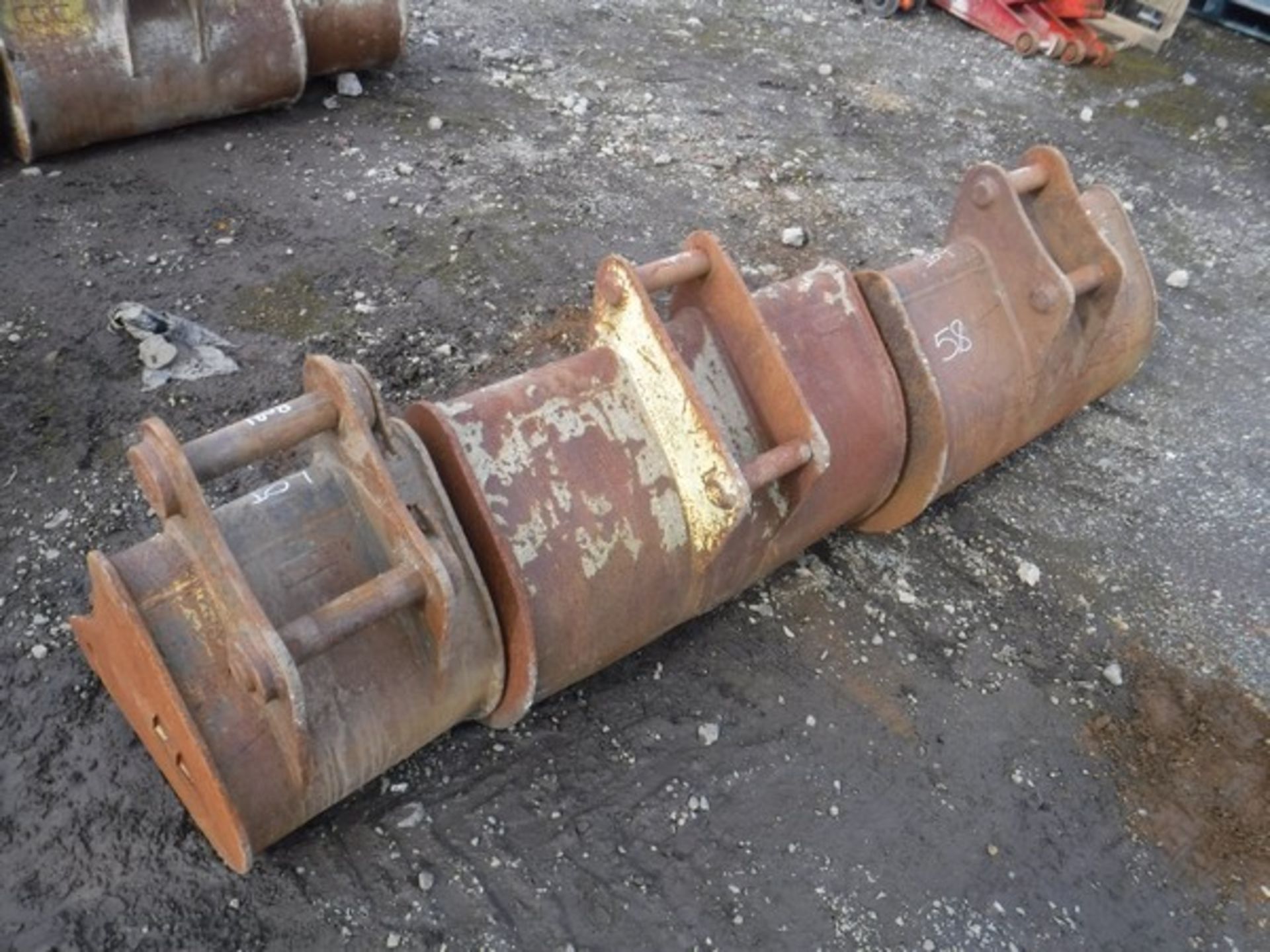 2 X 34" EXCAVATOR BUCKETS & 16" EXCAVATOR BUCKET (NEED REPAIR) - Bild 2 aus 2