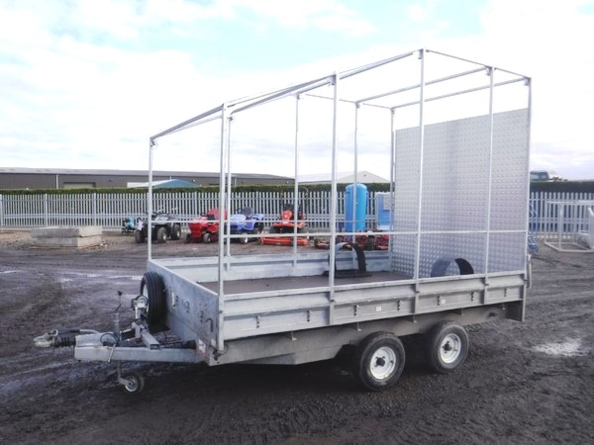 BUFFALO TRAILER SYSTEM GALVANISED 11'X7' TRAILER. FULL ALUMINIUM REAR DOOR,MANUAL WINCH,CAR SECURING