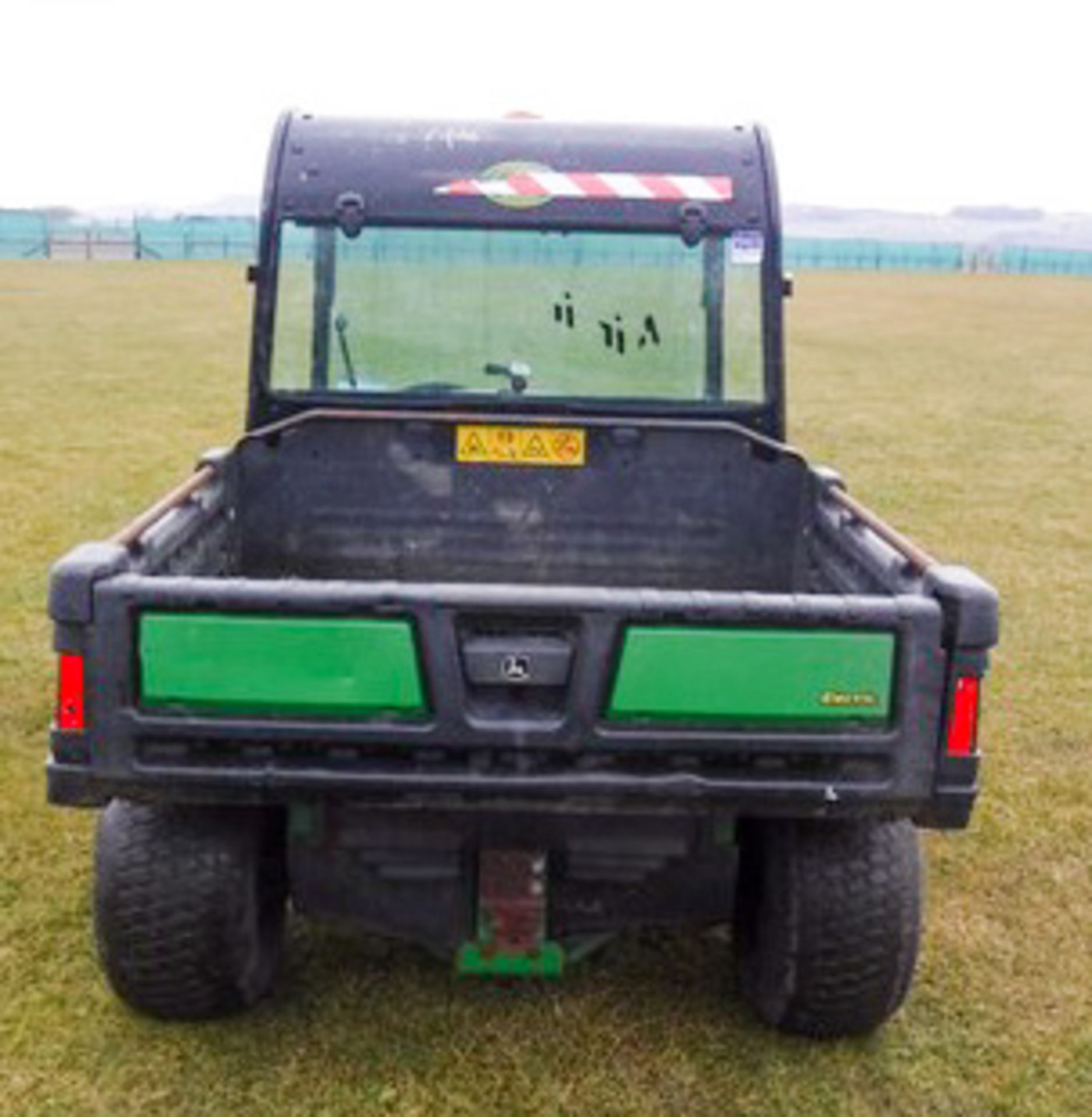 2013 JOHN DEERE E GATOR, S/N 06297, TWIN AXLES, 563HRS (NOT VERIFIED), MANUAL TIPPER - Image 10 of 13