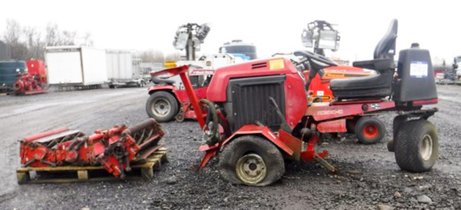 TORO ROADMASTER 2300-D, 2 AXLES, 2888HRS (NOT VERIFIED) & 3 UNITS ON PALLETS - Image 3 of 8