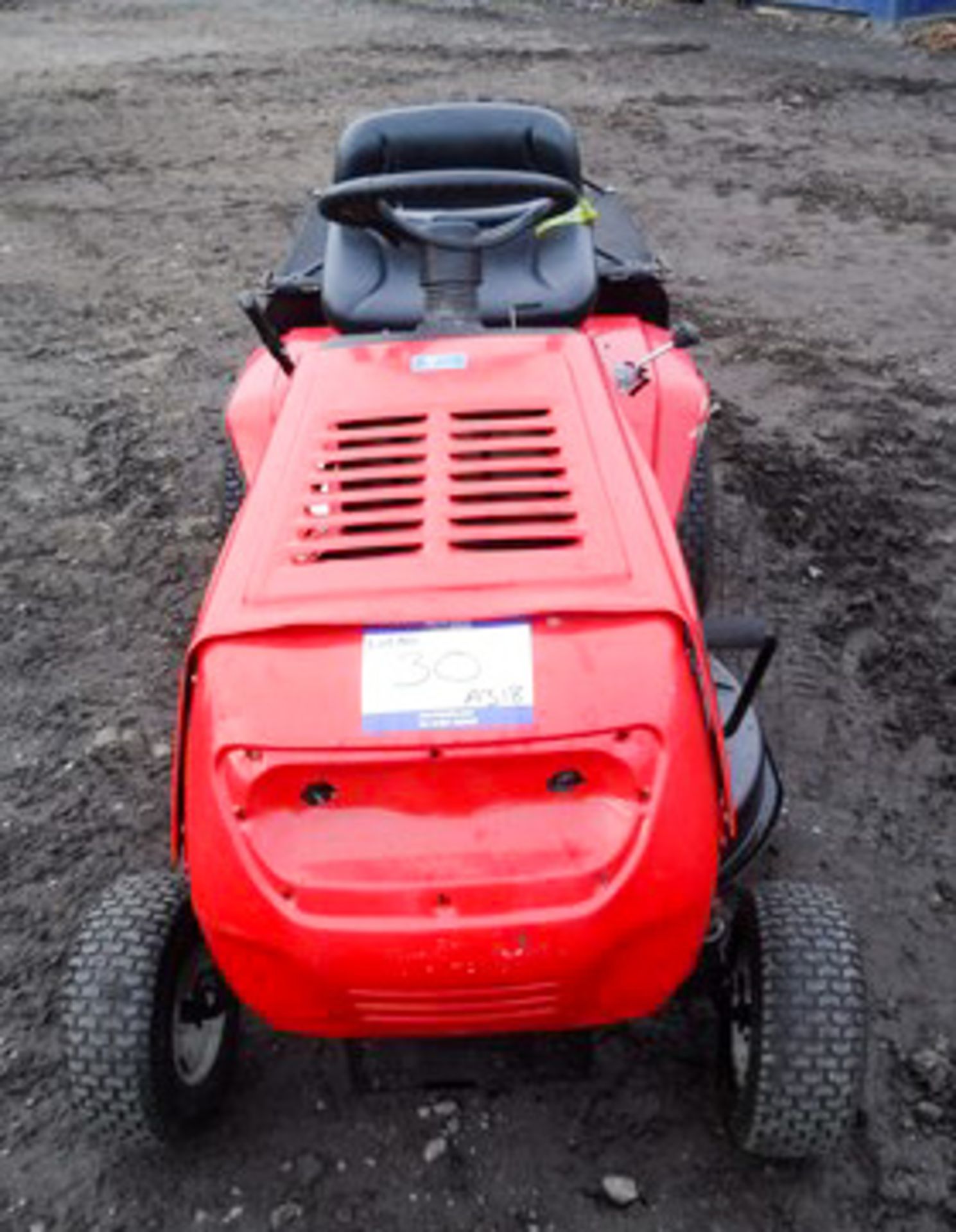 MTD RH115/76 RIDE ON MOWER FOR SPARES OR REPAIR - Image 2 of 10