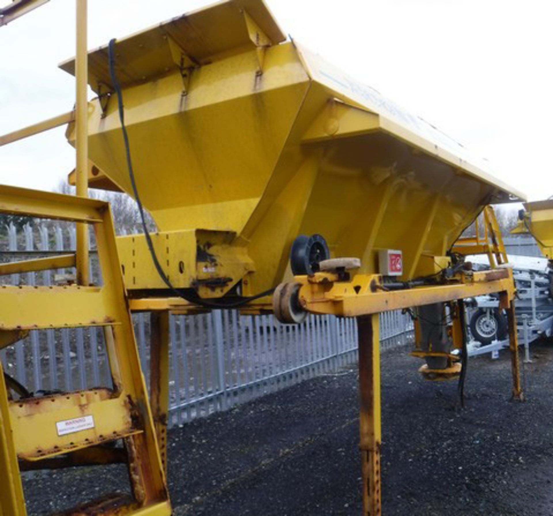 2012 ECON DEMOUNTABLE GRITTER BODY, MODEL - WZCOVJ46, MASS OF SPREAD -1885