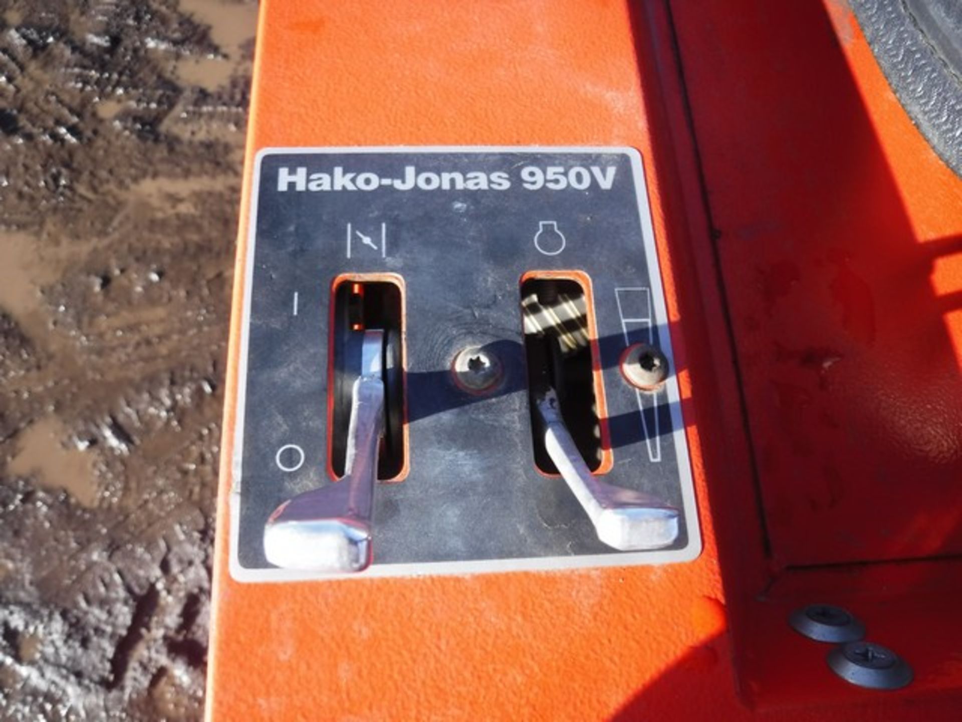 1997 HAKO 950 SWEEPING MACHINE, S/N 332, PETROL ENGINE - Image 5 of 8