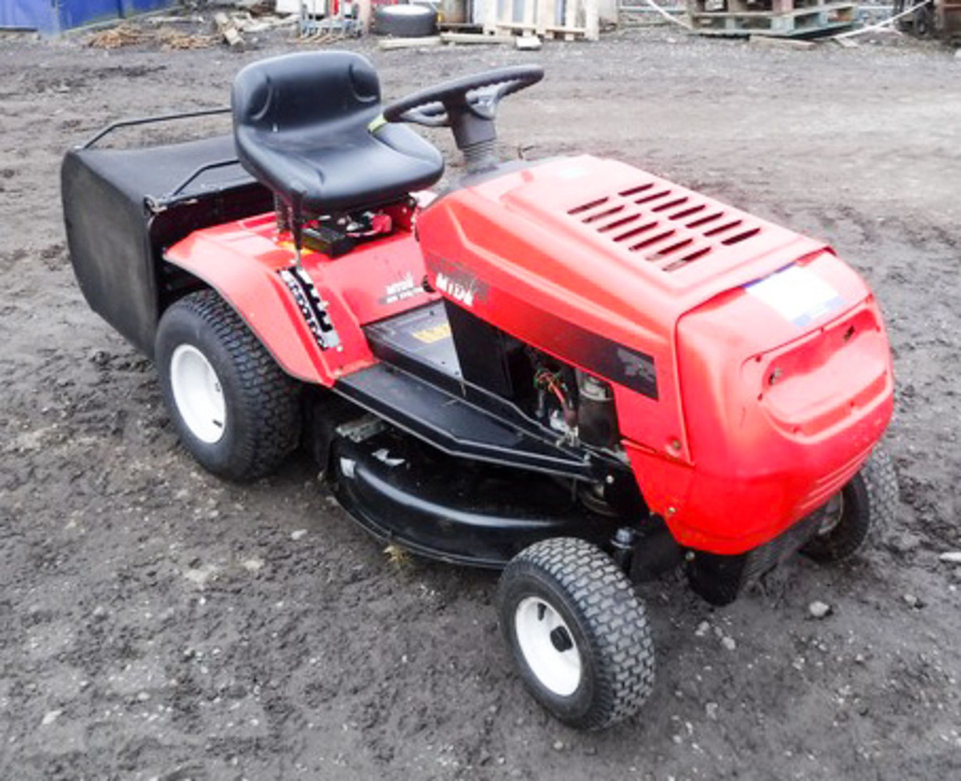 MTD RH115/76 RIDE ON MOWER FOR SPARES OR REPAIR - Image 3 of 10