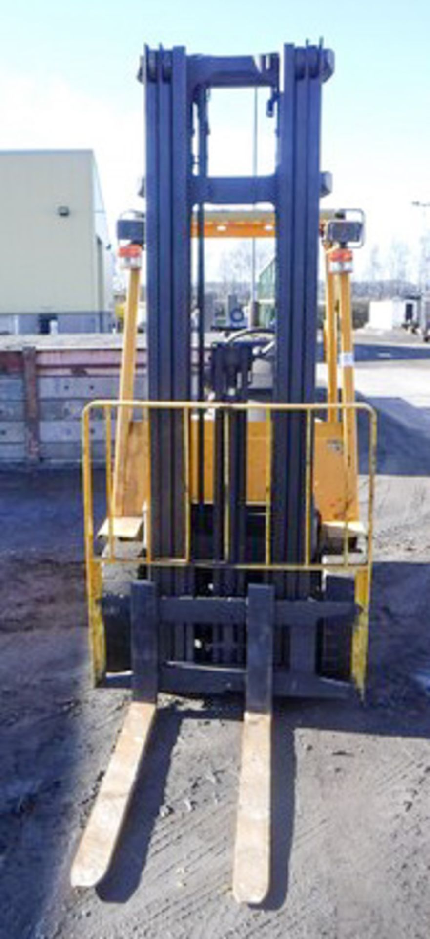 2002 HYSTER H2.50XM DIESEL FORKLIFT. SN H177B327392. 6068 HRS (NOT VERIFIED) - Image 6 of 13
