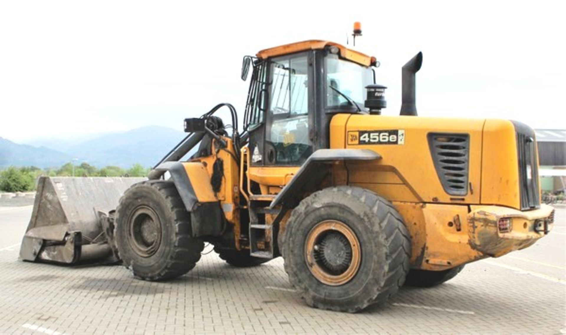 2008 JCB 456E loading shovel c/w 1 bucket s/n 1239459 - Image 9 of 16