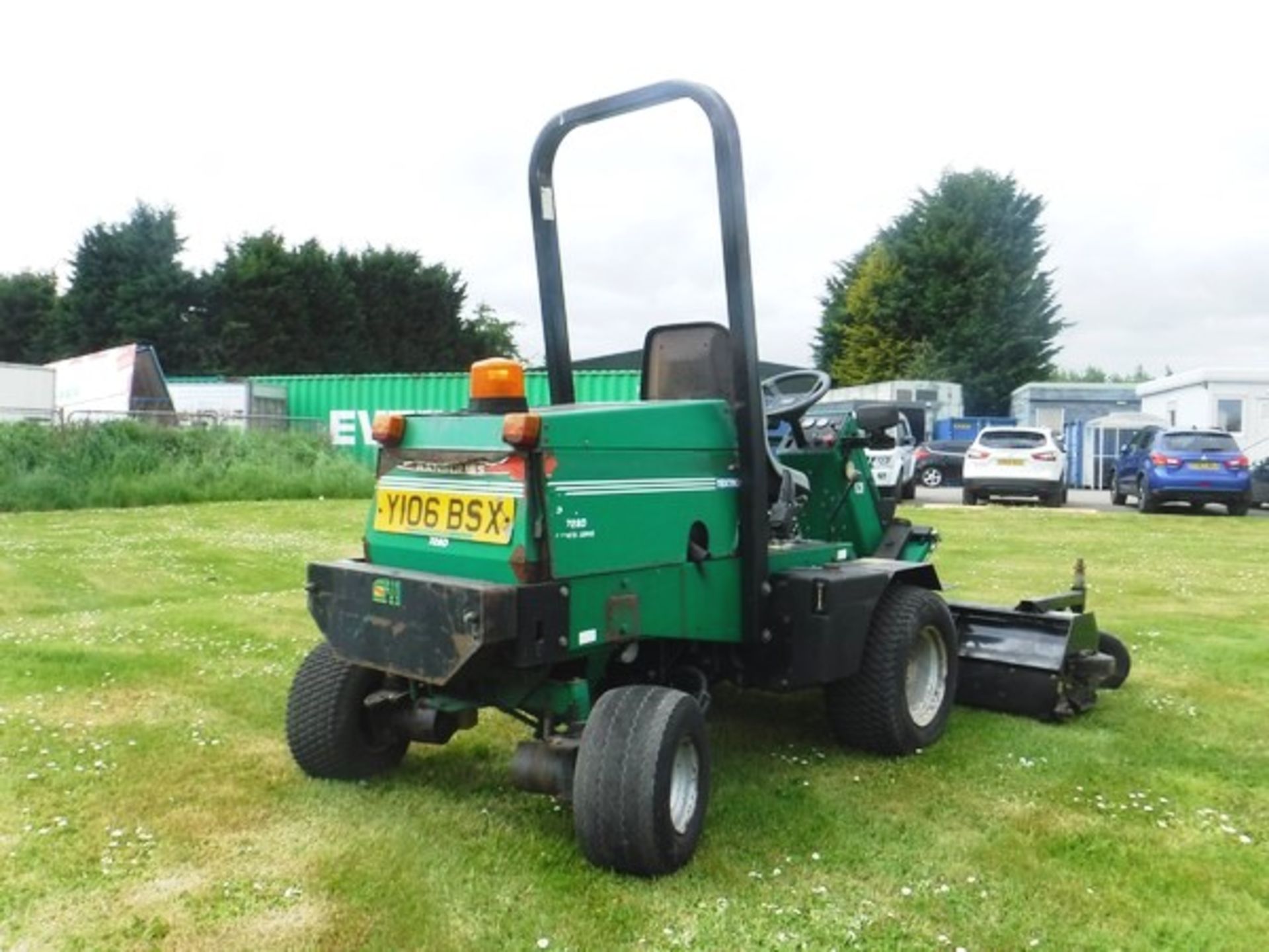 RANSOMES FRONT LINE 7280 ride on mower. Reg - Y106BSX. 4029hrs (not verified) - Image 9 of 13