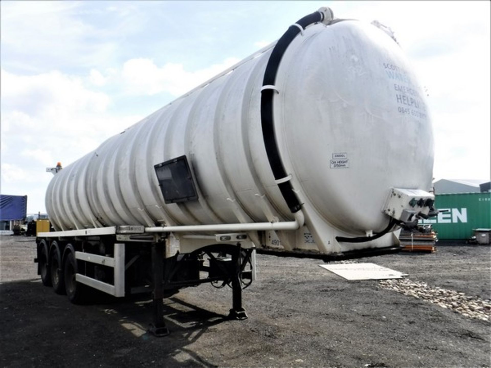 2007 WABCO vacuum tank trailer s/n 24/30000/07 Reg No C233119. Triple axle. GVW 38180kg 30.11.18 c - Image 14 of 17