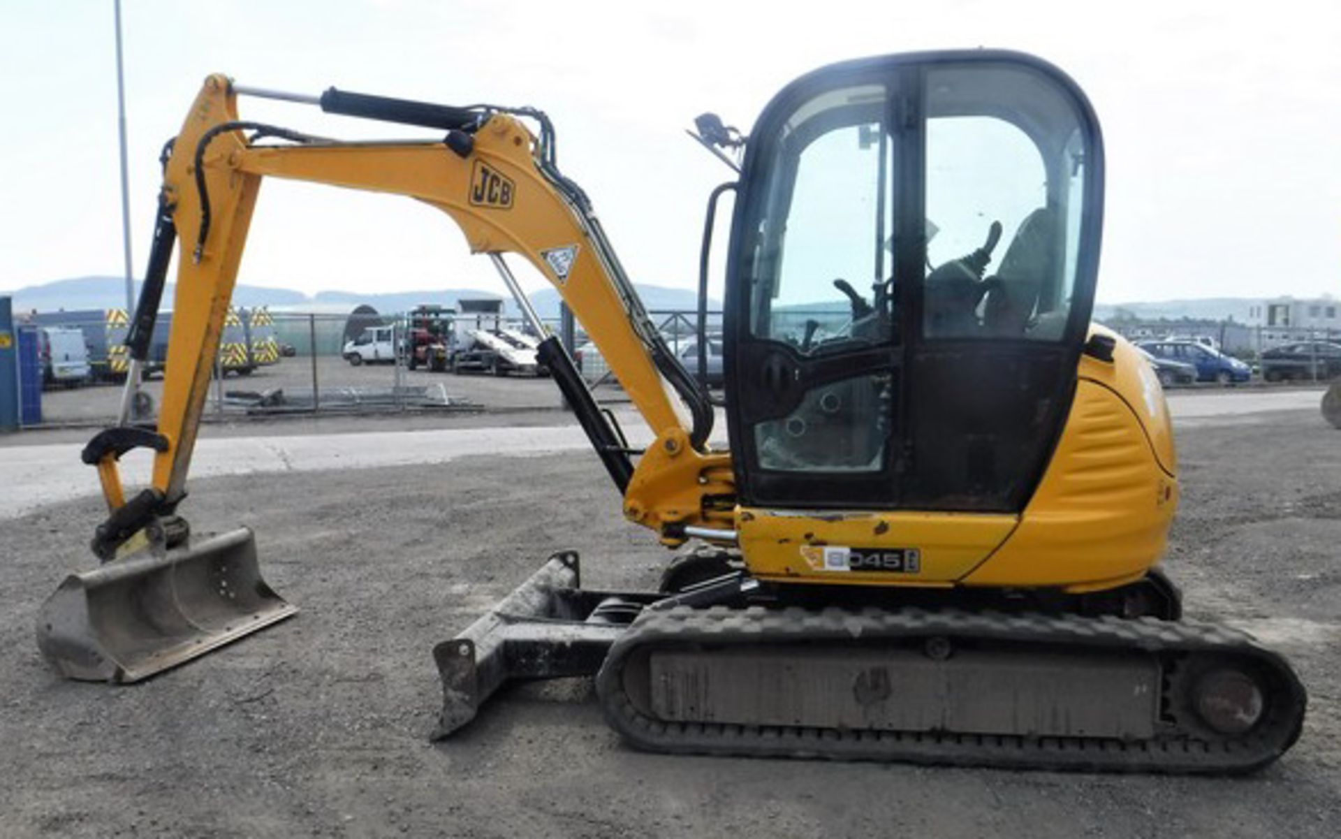 2009 JCB 8045 Mini Excavator . S/N 1070829. c/w bucket, hammer lines,q/hitch,rubber tracks & dozer b