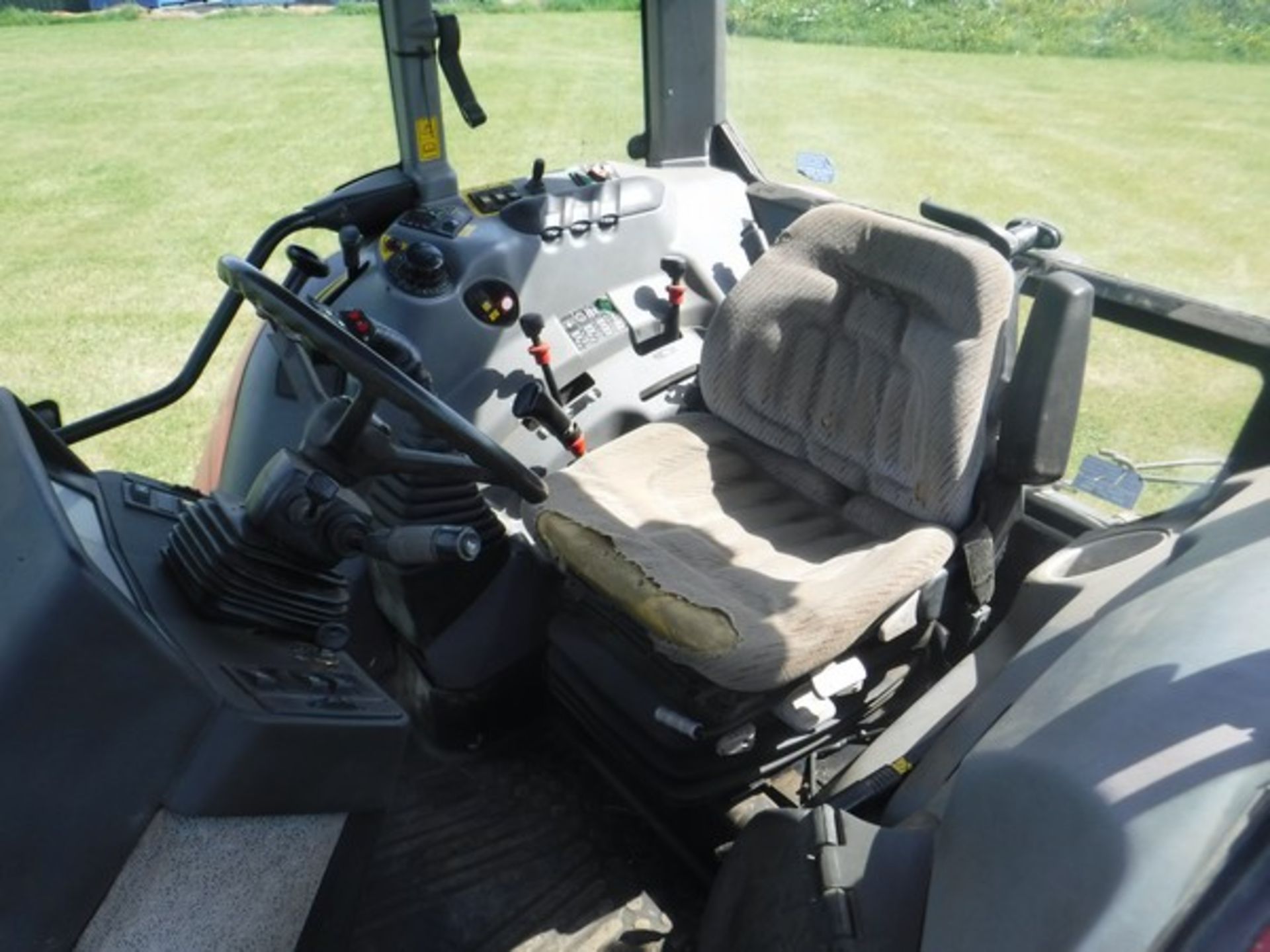 2002 CASE CS150. S/N DBD0079437. Reg - ST02LWE, 6177hrs (not verified). 147hp 4WD tractor ** DIRECT - Image 4 of 21