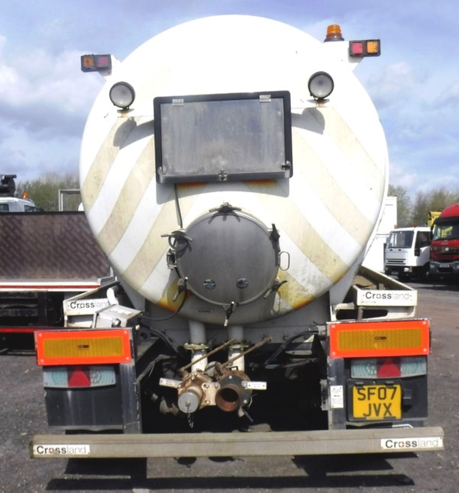 2006 WABCO vacuum tank trailer. s/n 18/33000/06. Triple axle. GVW 38180kg c/w Crossland vacuum tank. - Image 9 of 14