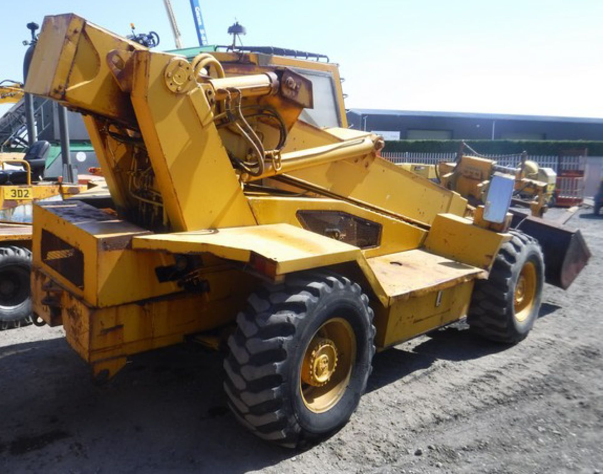 TELEHANDLER 121D01008 c/w gp bucket & pallet forks. 5698hrs (not verified) - Image 5 of 8