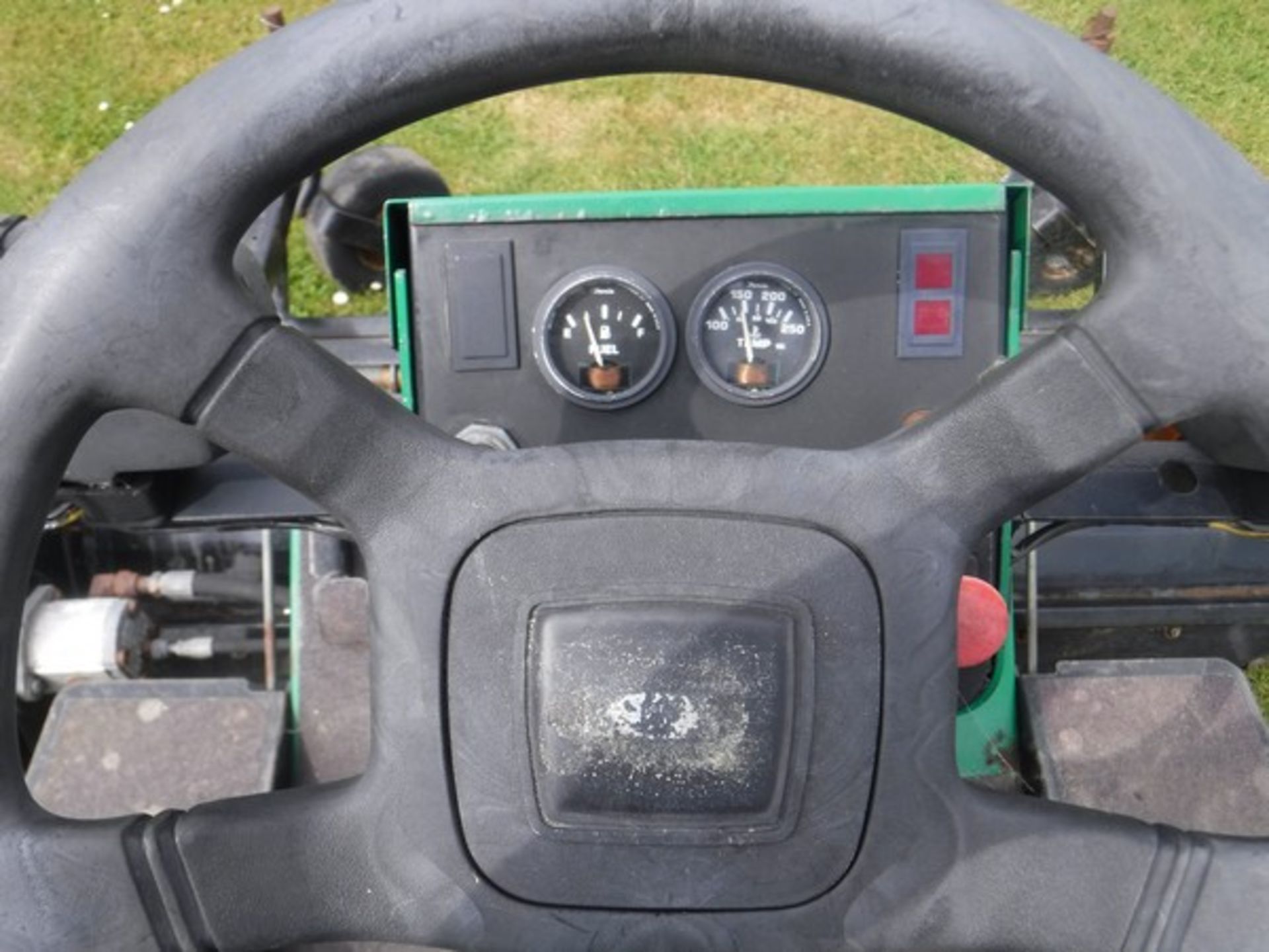 RANSOMES FRONT LINE 7280 ride on mower. Reg - Y106BSX. 4029hrs (not verified) - Image 3 of 13