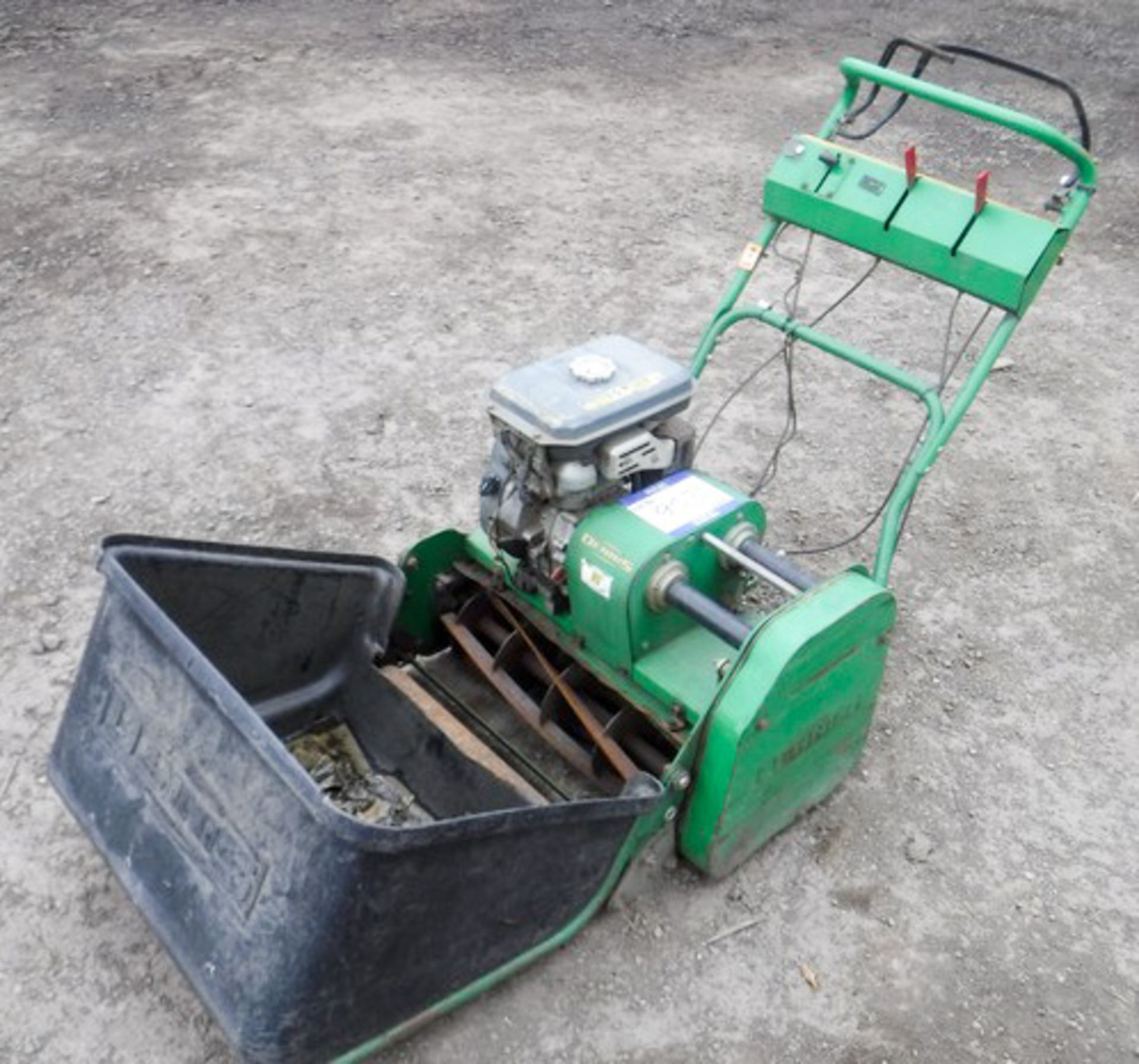 2004 DENNIS G560 cylinder mower, S/N G560143.