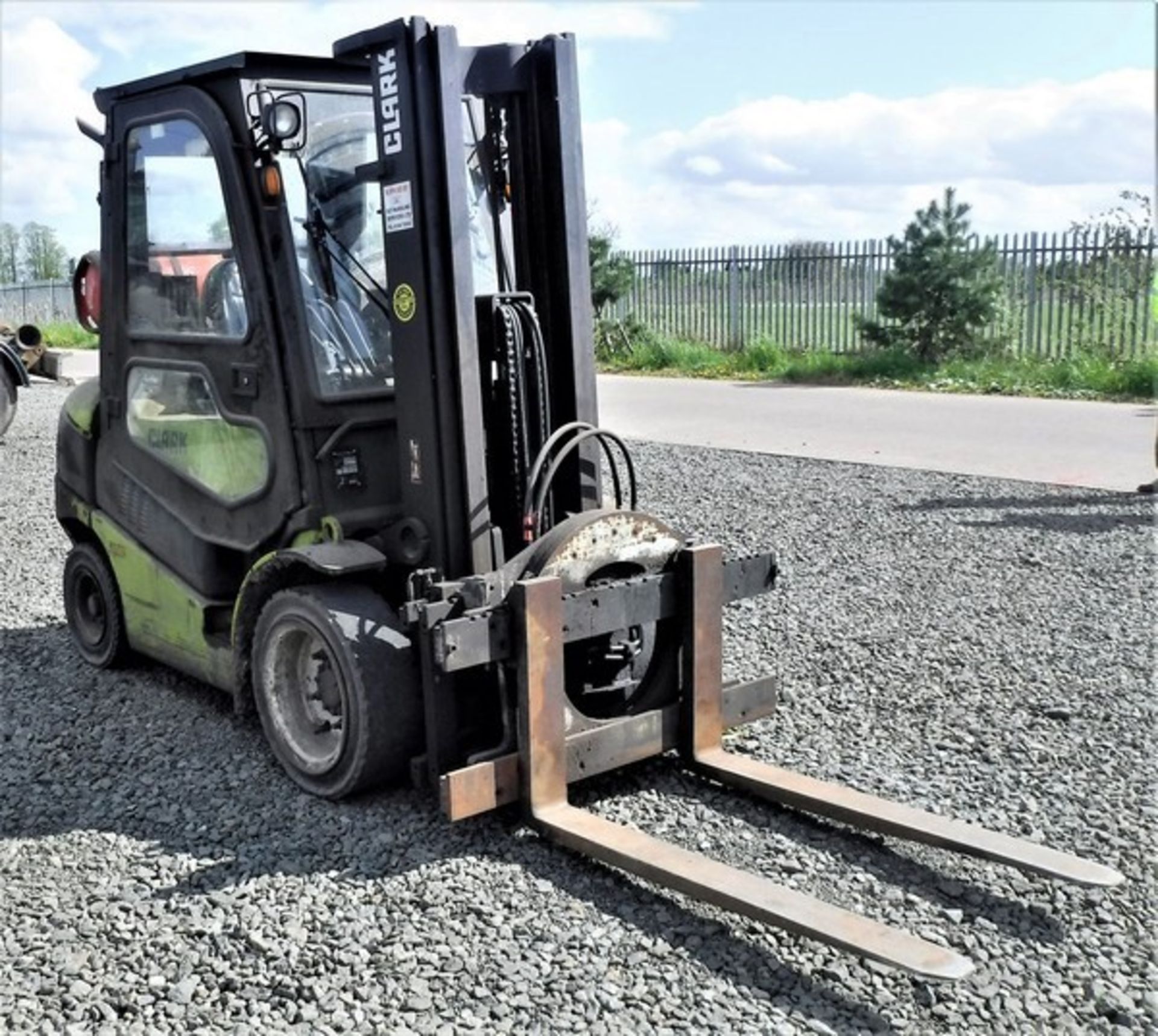 2010 CLARK C30L gas forklift, s/n P232/1208-9644KP, c/w Cascade Rotator, 3 tonne capacity, side shif - Bild 11 aus 17