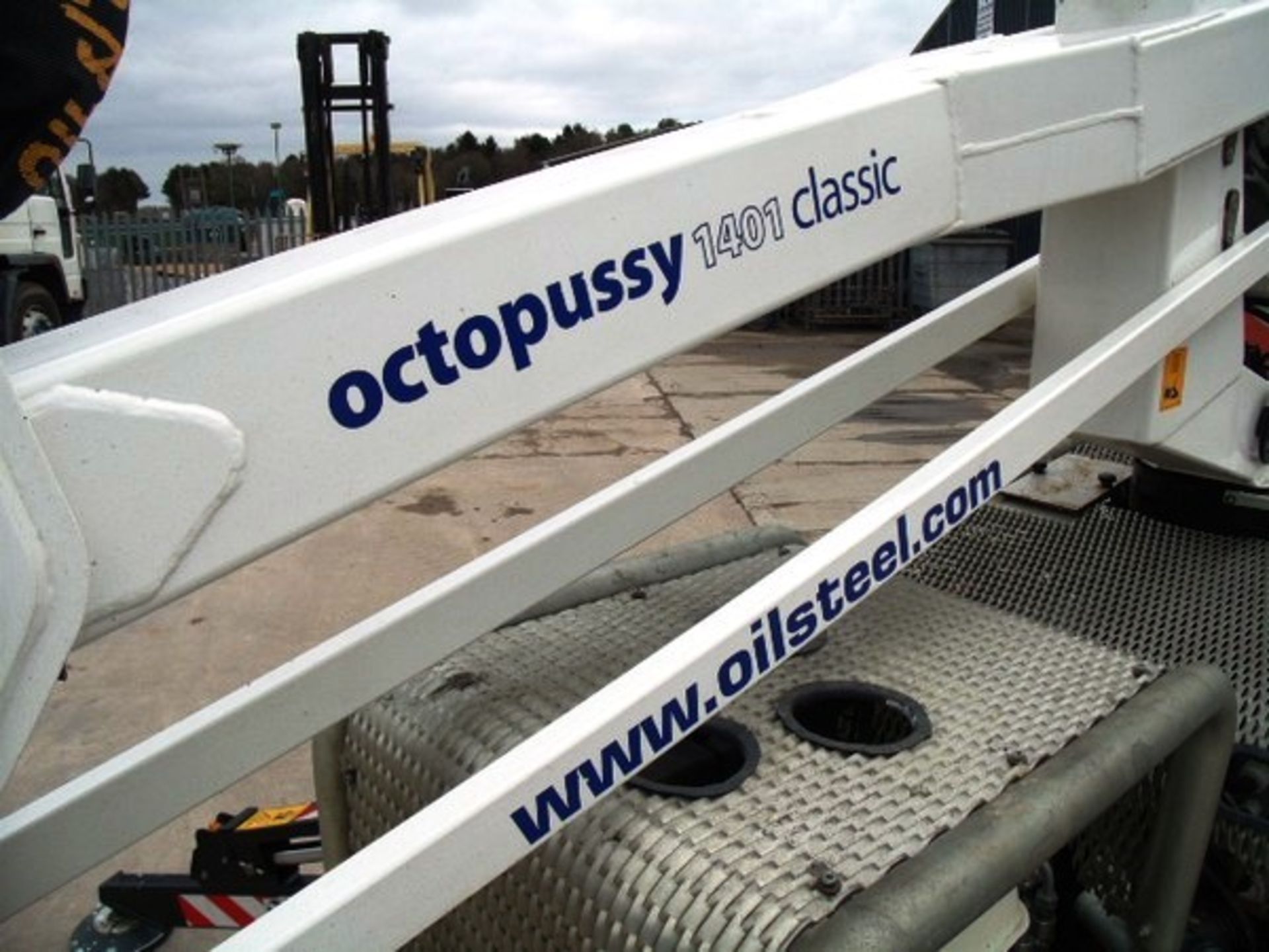 2009 OCTOPUSSY 1401, s/n- 192930907, 424hrs (verified), adjustable tracks, Honda petrol engine with - Image 8 of 22