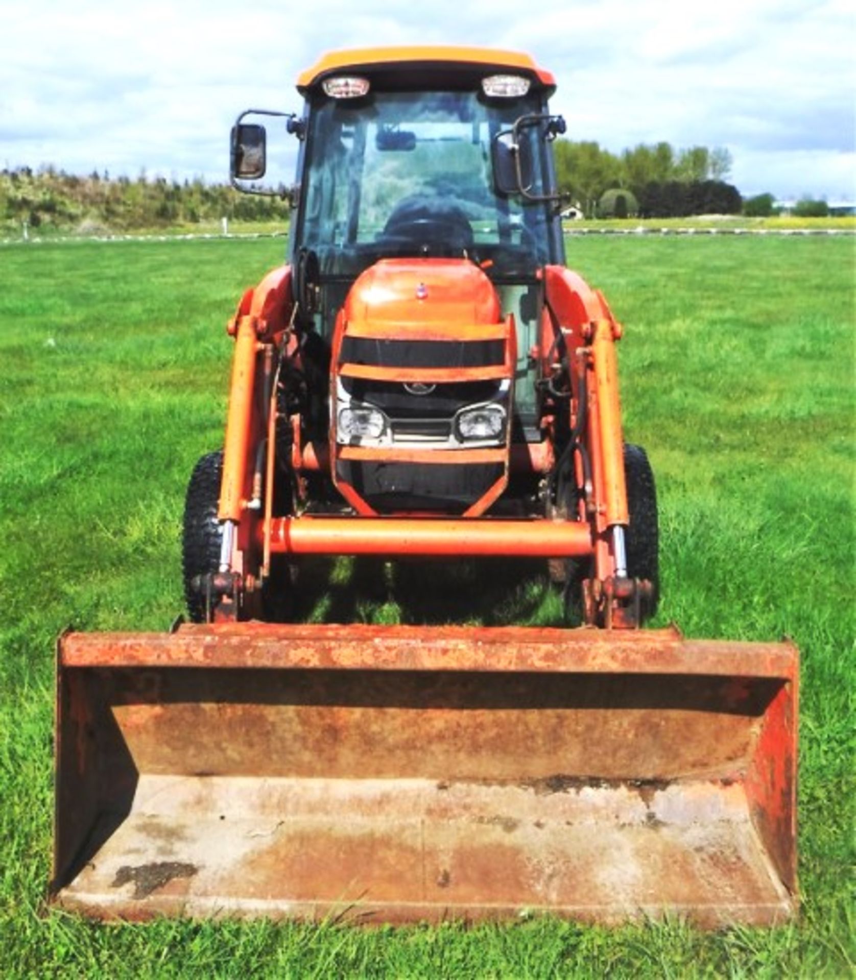 KUBOTA L4240 tractor c/w loader model LA714. Reg No SP08 EOK, s/n 3029671535. 3285 hrs (not verified - Image 10 of 17