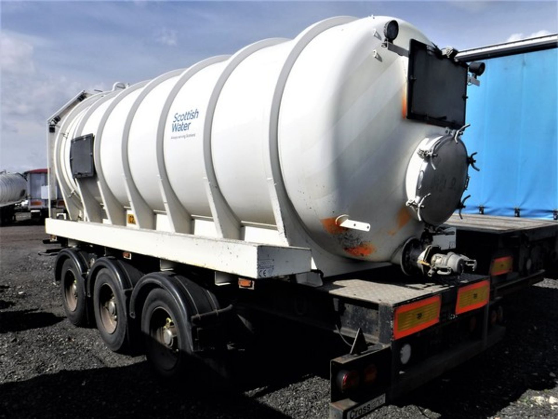 2008 WHEELBASE WSC 3/18 Vacuum tank trailer. Reg No C273861 s/n 40679/08. GVW 18000kg c/w 2008 Cross