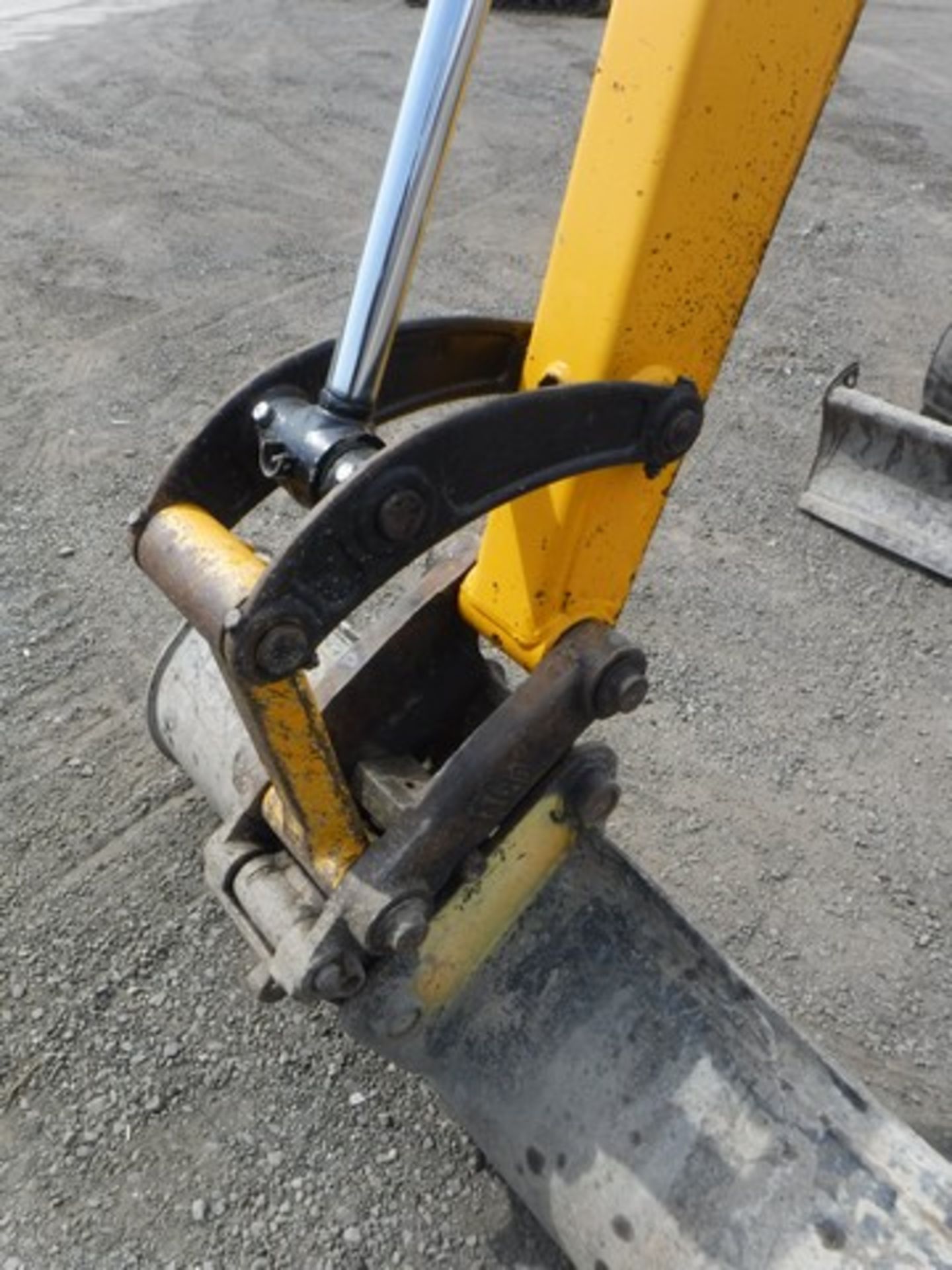 2009 JCB 8045 Mini Excavator . S/N 1070829. c/w bucket, hammer lines,q/hitch,rubber tracks & dozer b - Image 3 of 16