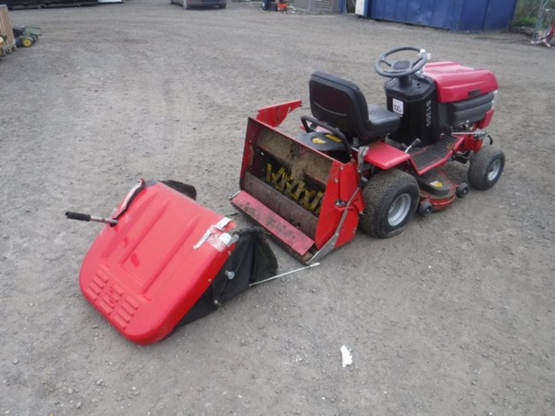 WESTWOOD S1300 ride on tractor mower for spares or repair - Image 3 of 8