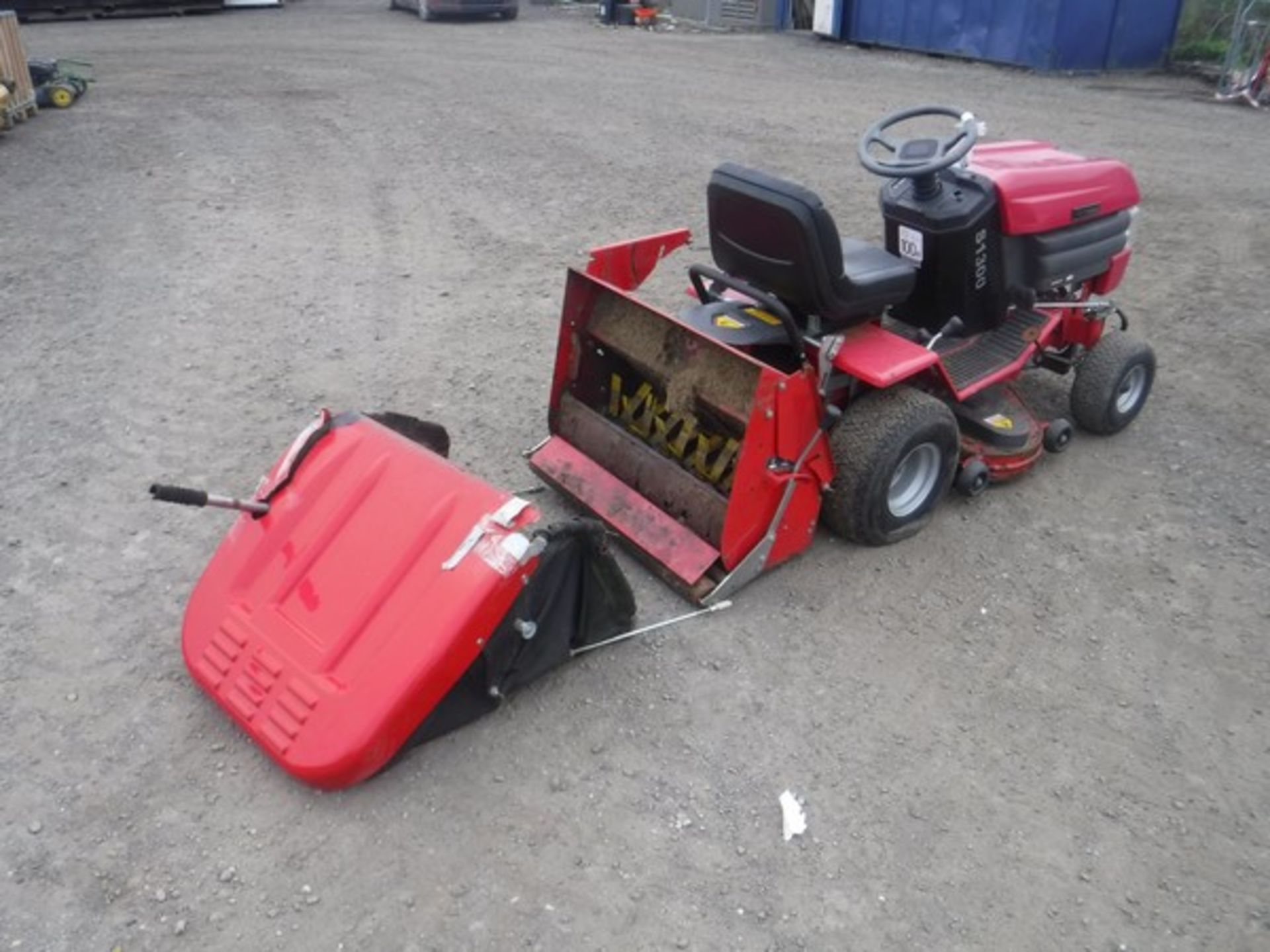 WESTWOOD S1300 ride on tractor mower for spares or repair - Bild 3 aus 8