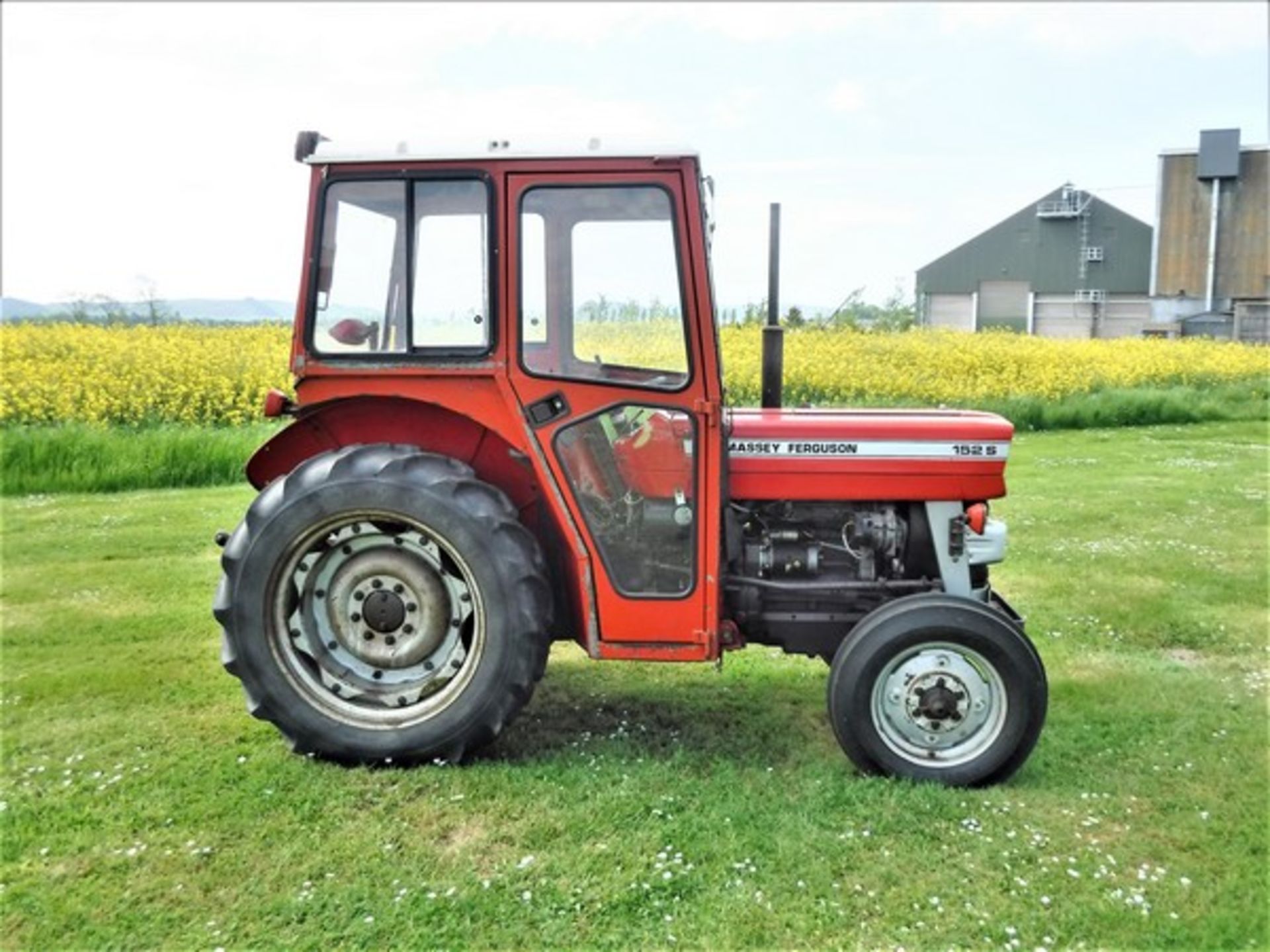 MASSY FERGUSON 1525 vine yard. Reg - JTS744X4886hrs (not verified) - Image 8 of 18