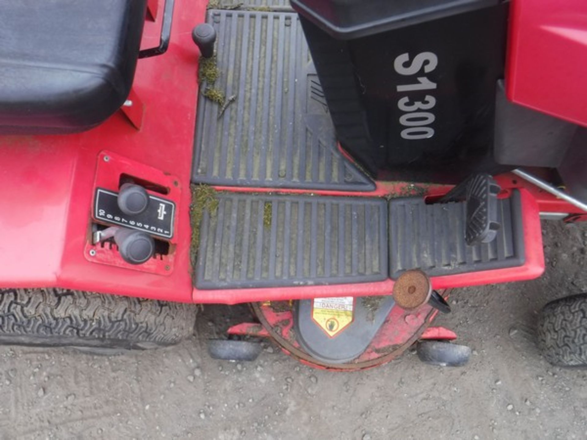 WESTWOOD S1300 ride on tractor mower for spares or repair - Image 6 of 8