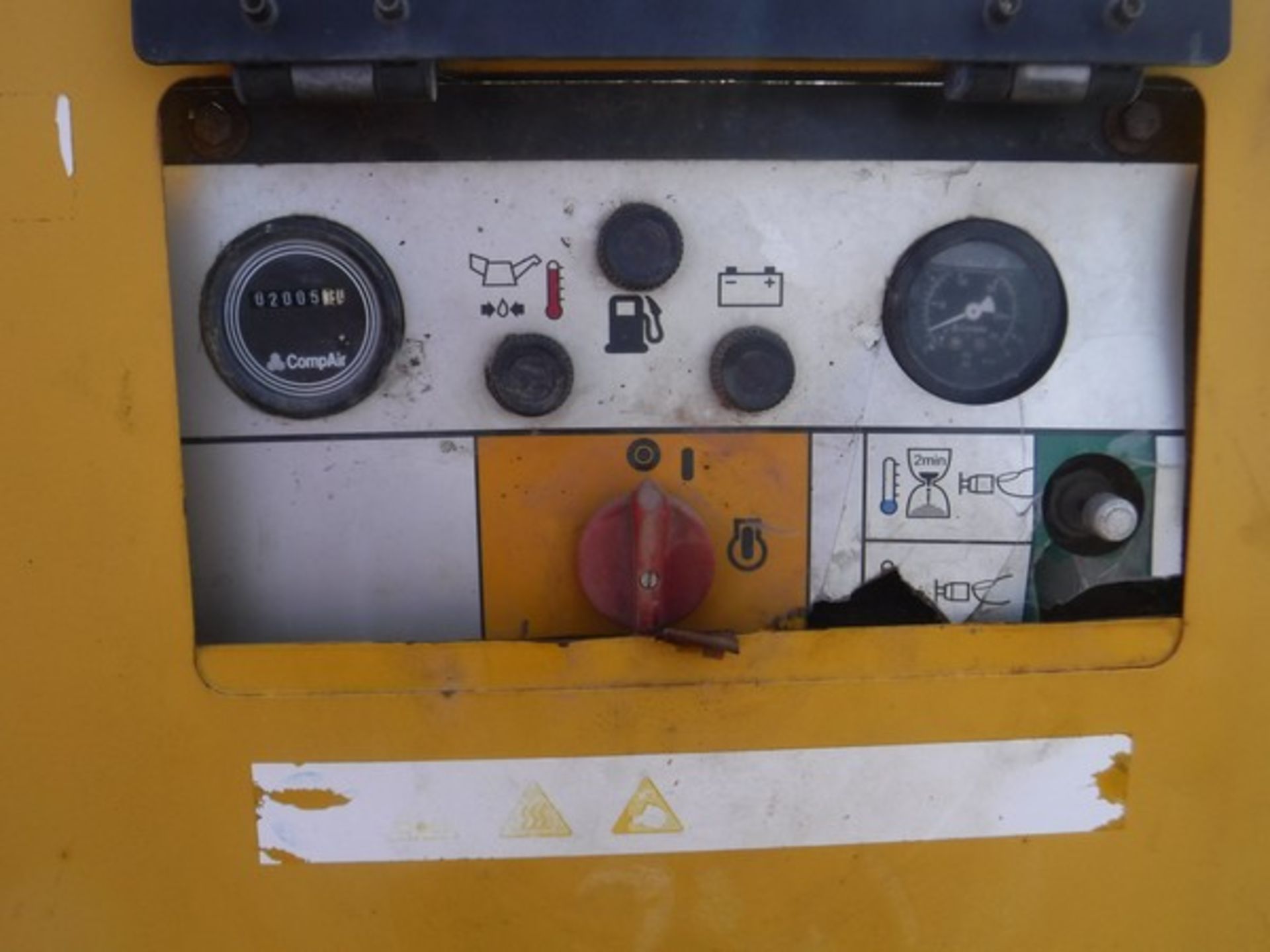 2002 COMPAIR DLT0404 2 tool compressor 2005hrs (not verified). - Image 3 of 5