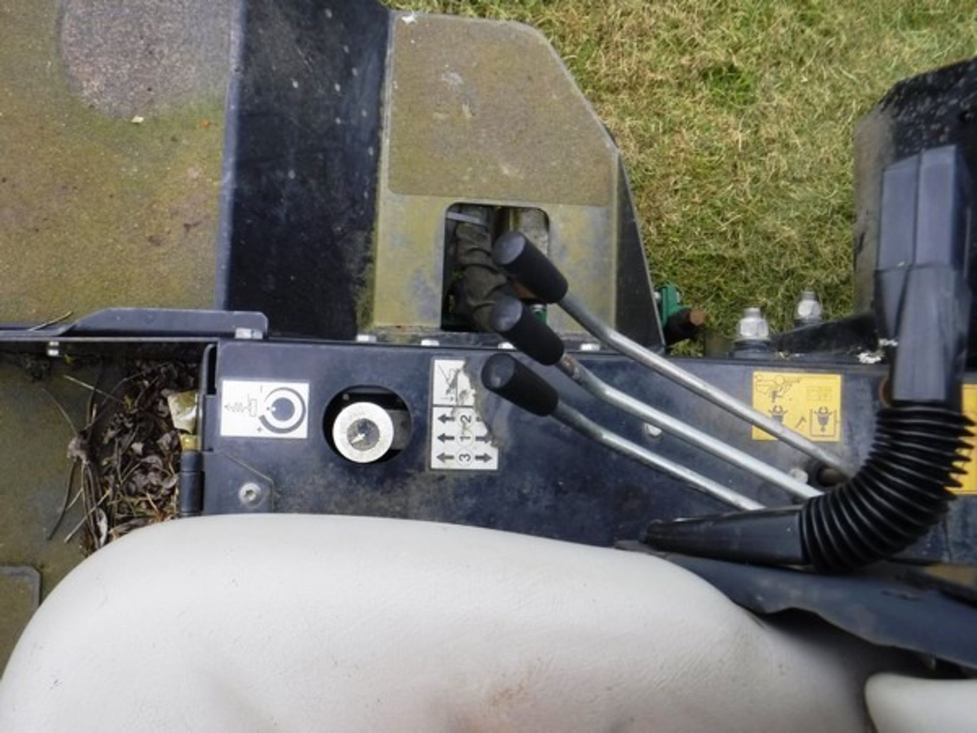 2012 RANSOMES HIGHWAY triple deck mower - s/n CU000986 . Reg No. SF12 EEM. 810hrs (not verified). - Image 3 of 15