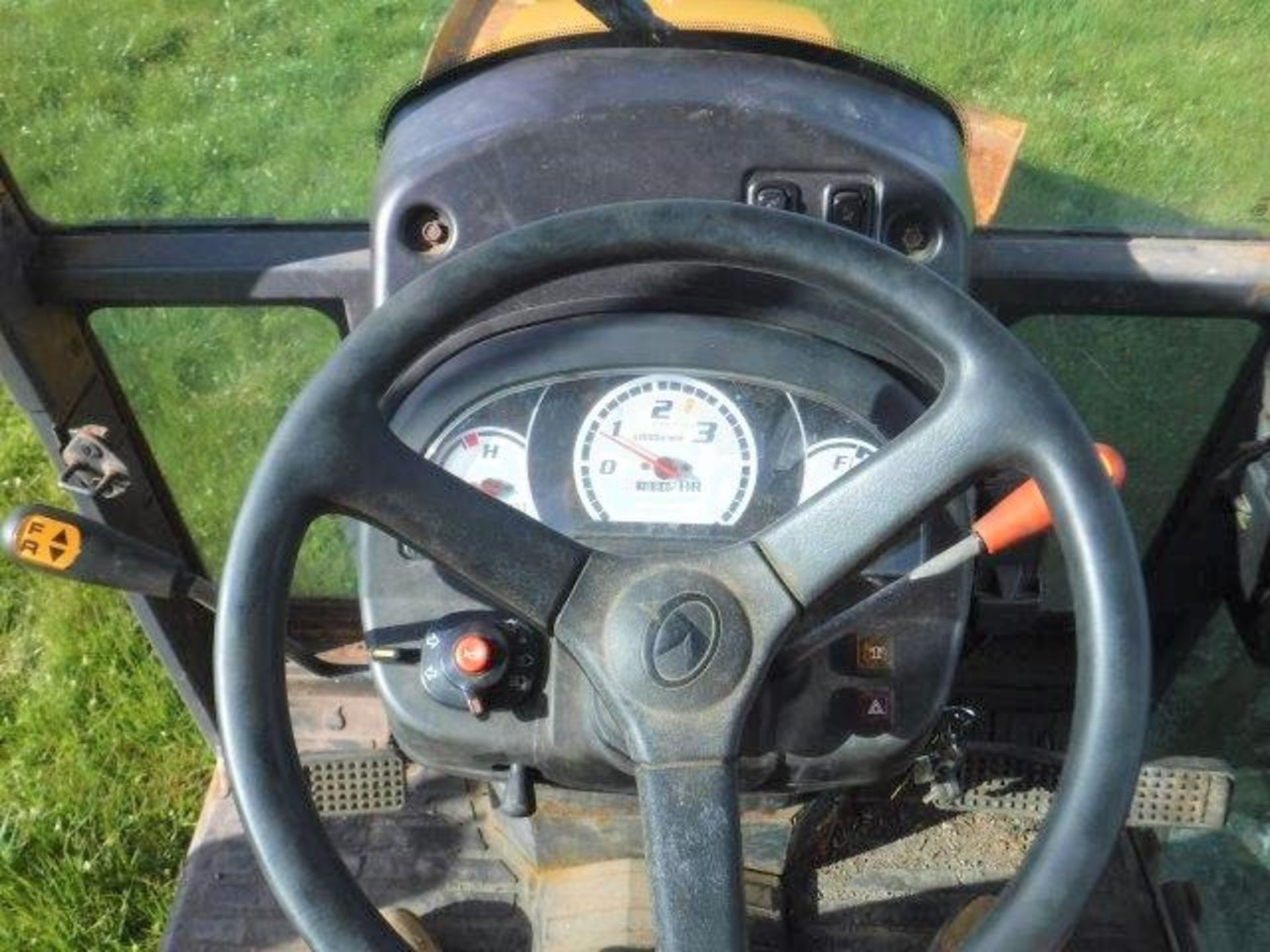 2008 KUBOTA B2400 Mini Tractor s/n B2530DC30715. c/w footpath gritter, plough and salt hopper 1898hr - Bild 6 aus 15