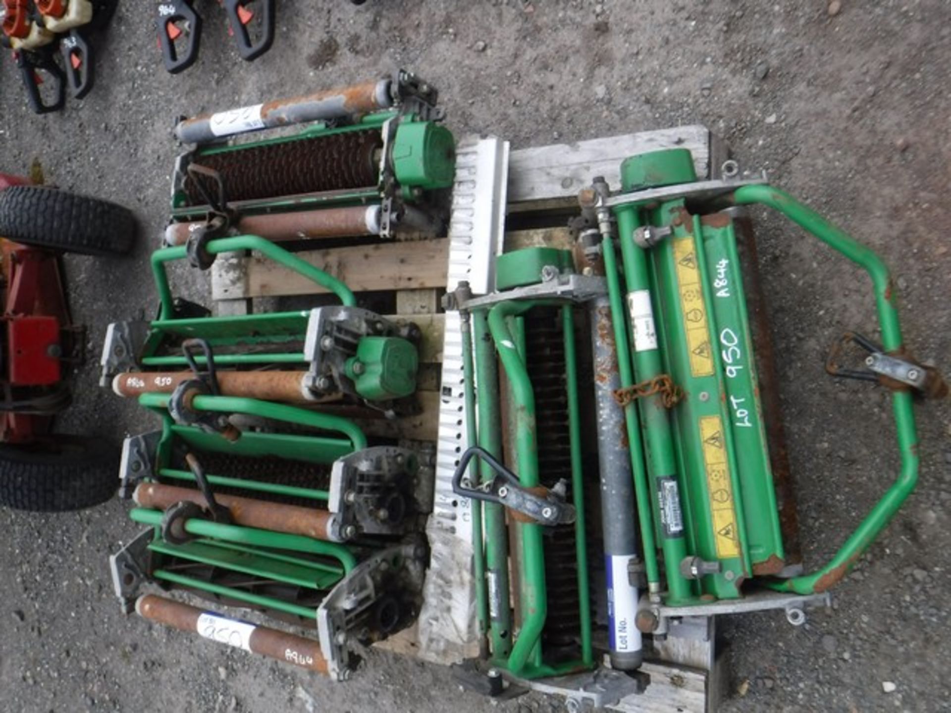 JOHN DEERE greens cutting cylinders X 3, JOHN DEERE verti cut units x 3 & JOHN DEERE scarifying uni - Image 2 of 4