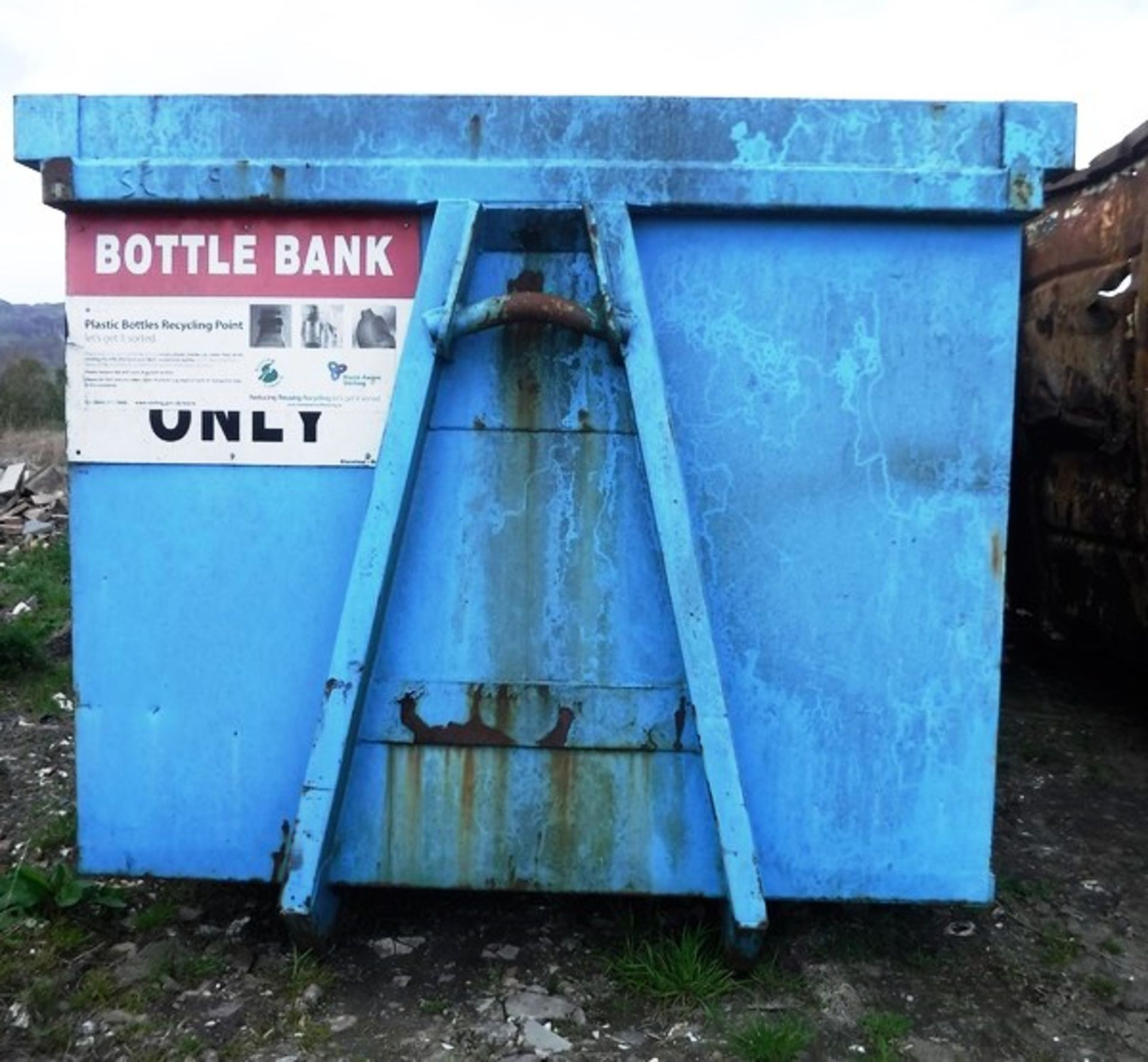 BOTTLE BANK SKIP UNIT fully enclosed. **To be sold from Errol auction site. Viewing and uplift from - Image 2 of 7